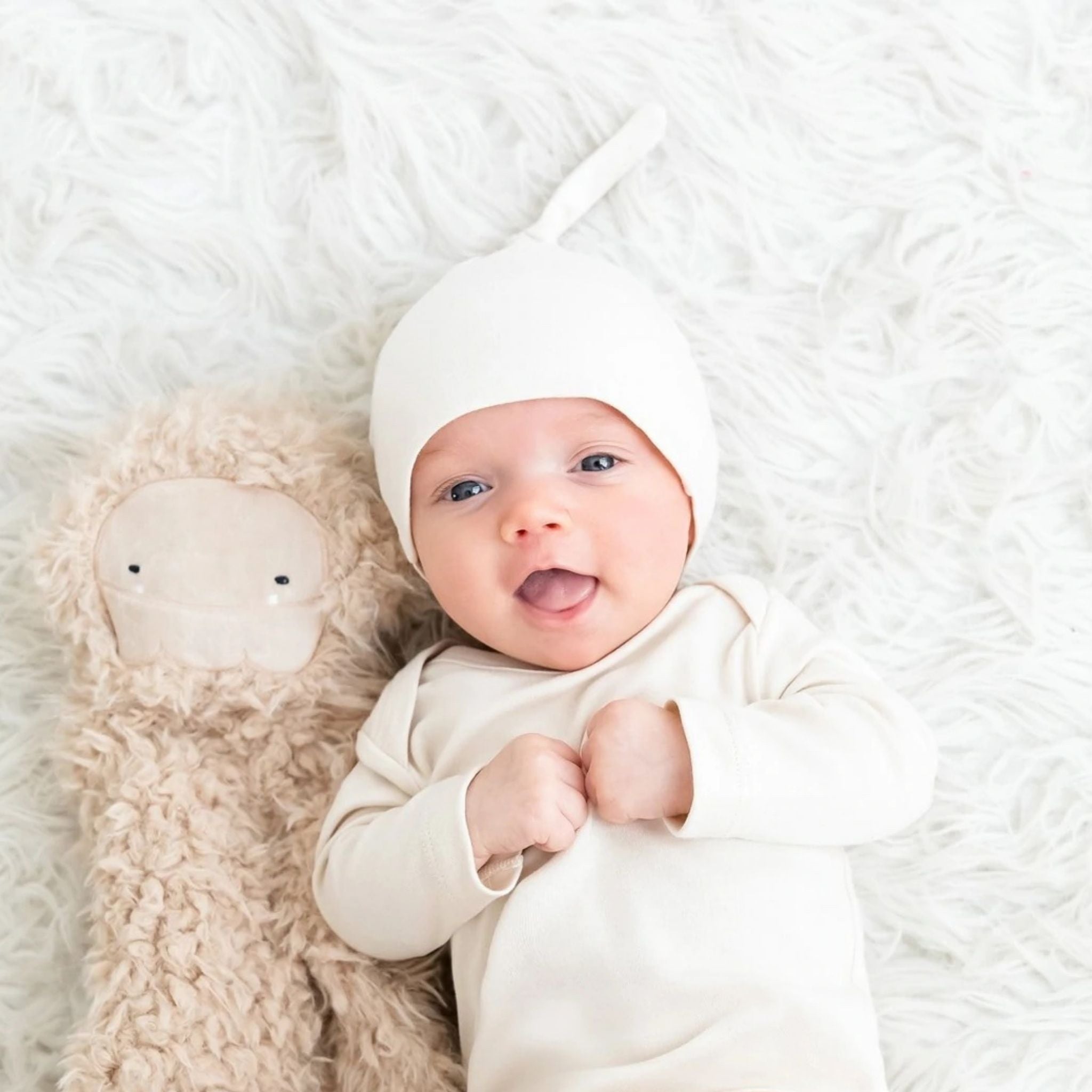 Classic Natural Knotted Baby Hat - Unisex Cotton Beanie for Newborns & Toddlers - Perfect for Outdoor Play, Photoshoots & Winter Warmth