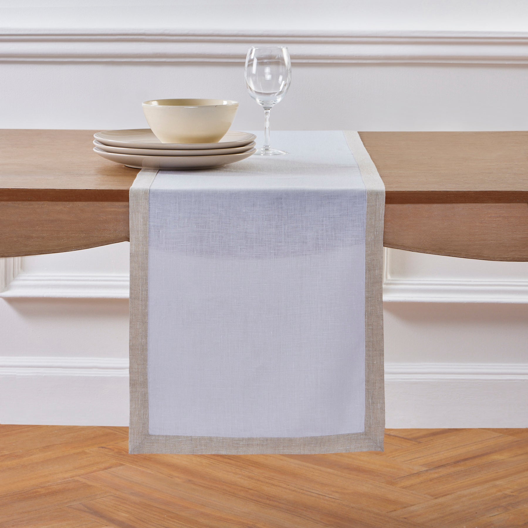 Elegant Classic Table Runner for Dining Room Decor - Perfect for Weddings, Holidays & Home Decor