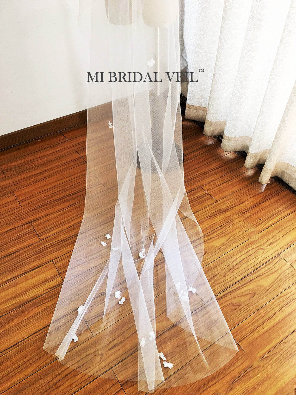Elegant Wedding Veil with Flower - Chapel Length Boho Bridal Veil | Soft Tulle Beach Wedding Accessory for Bride | Perfect for Boho, Beach and Chapel Weddings