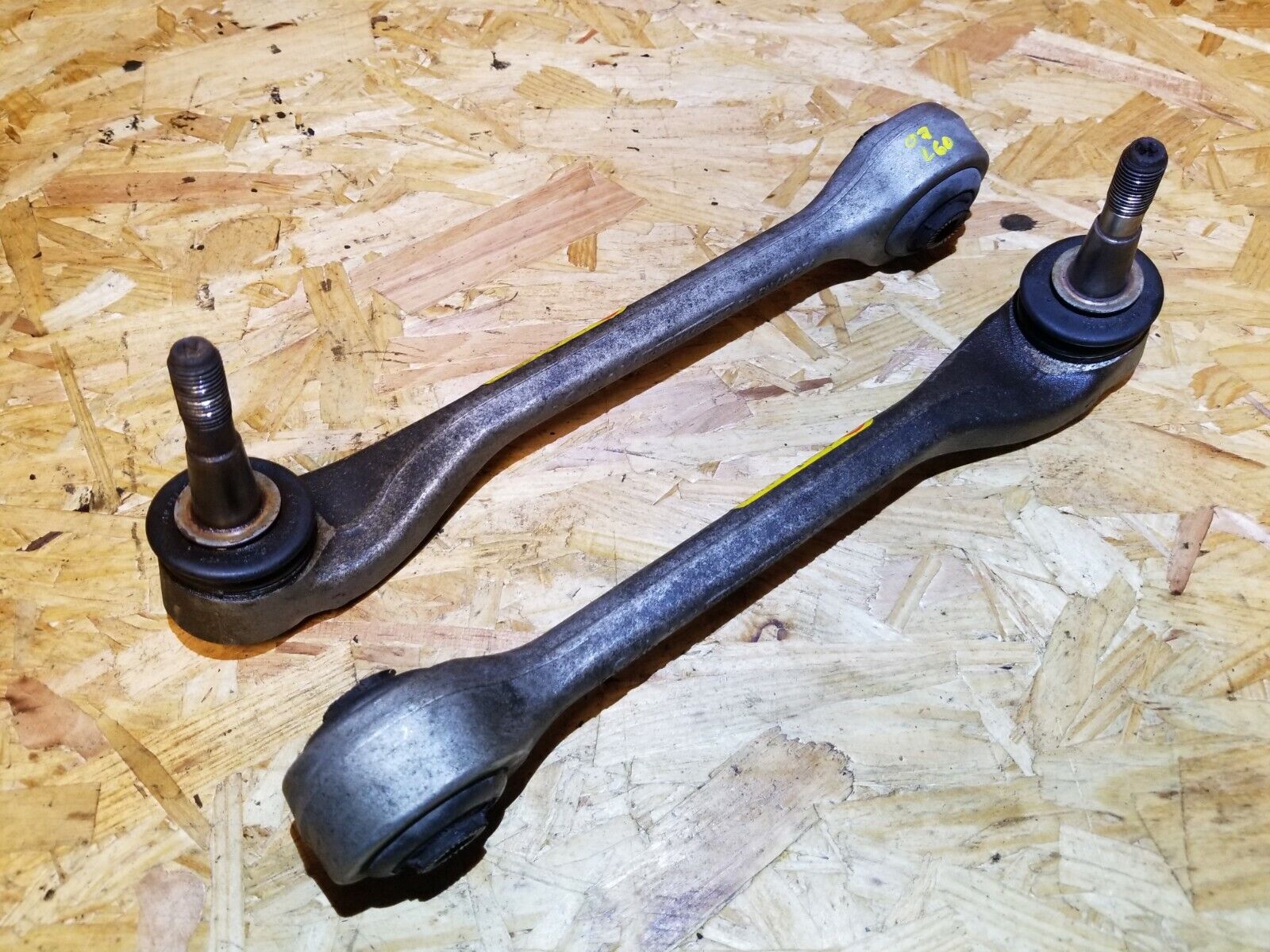 04 05 06 07 BMW 530xi E60 Front Lower Control Arm Left & Right OEM Replacement - Perfect for Suspension Repair & Performance Upgrade