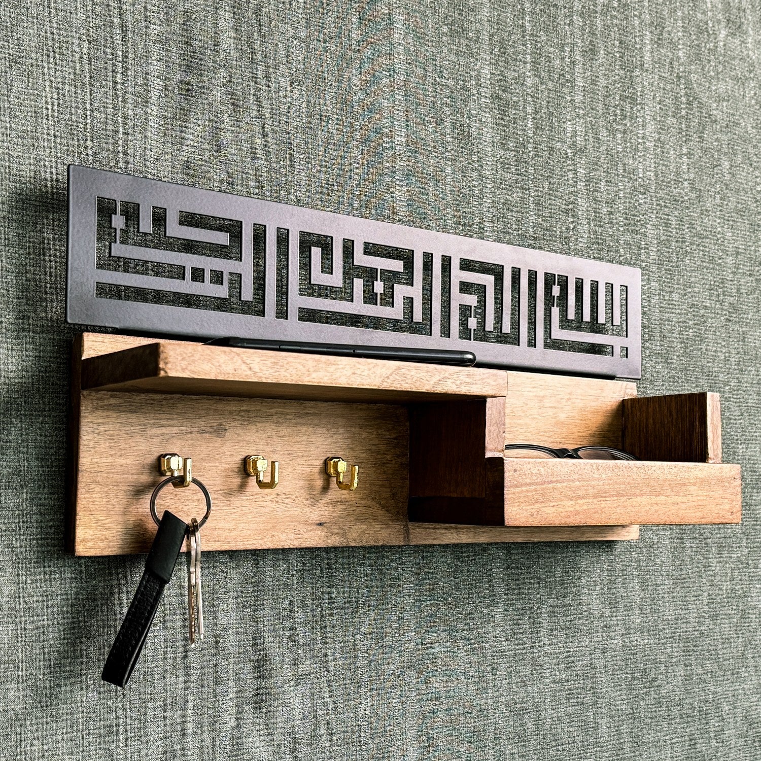 Wooden Bismillah Entryway Key Holder - Islamic Basmala Kufic Calligraphy Wall Decor for Muslim Home - Perfect for Hallway, Living Room & Mosque Decorations