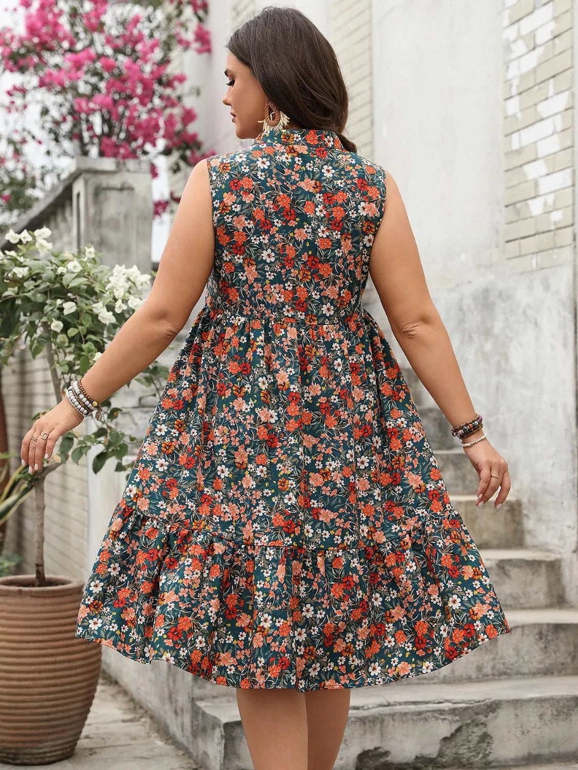 Plus Size Floral Notched Sleeveless Dress for Women - Summer Casual Midi Dress with Pockets, Perfect for Beach Vacation, Wedding Guest & Office Wear