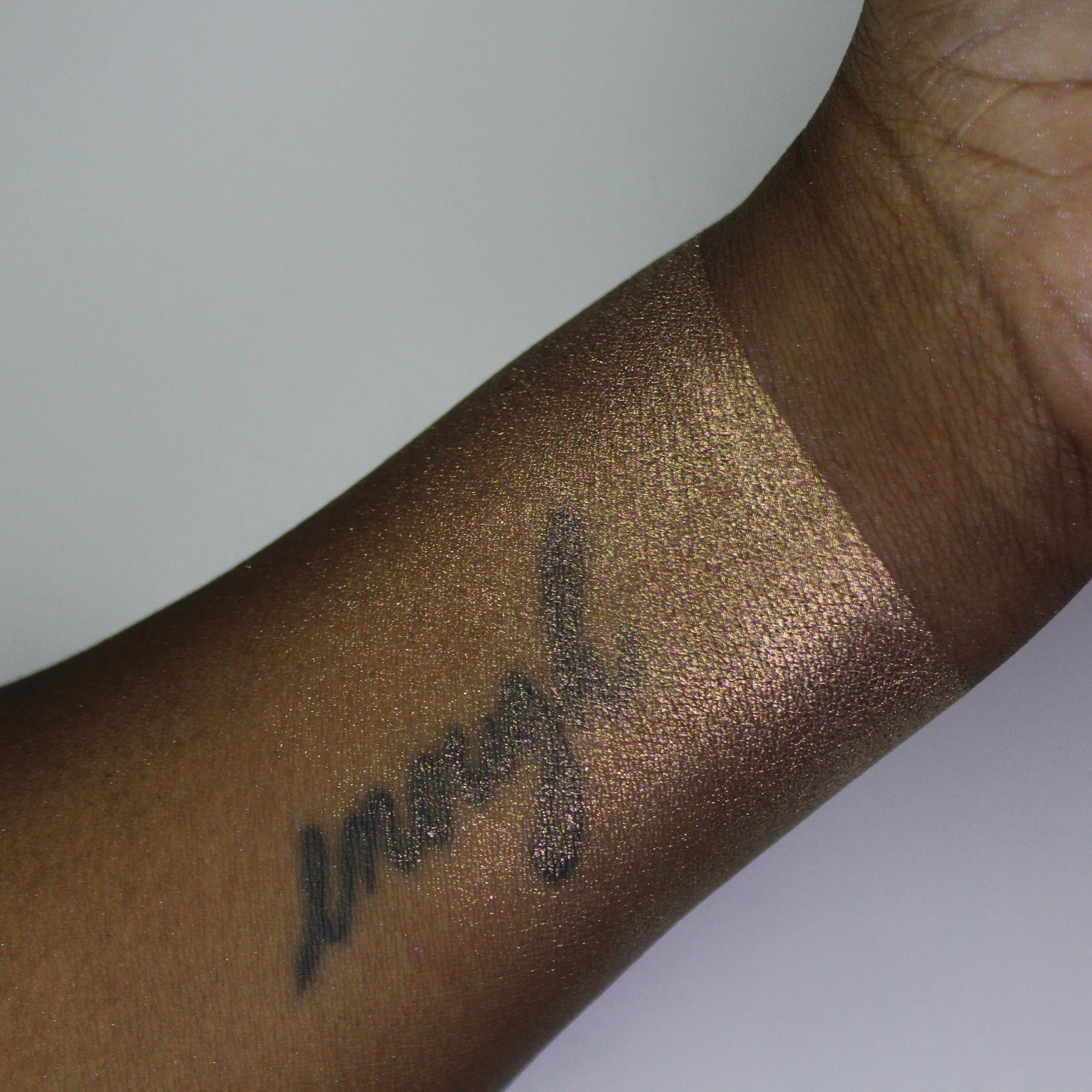 Little Miss She Never Misses Simply Put Highlighter Quad - 4 Shimmering Highlighting Shades for Glowing Makeup, Perfect for Contouring & Everyday Glam (Great for Parties, Photos & Special Occasions)