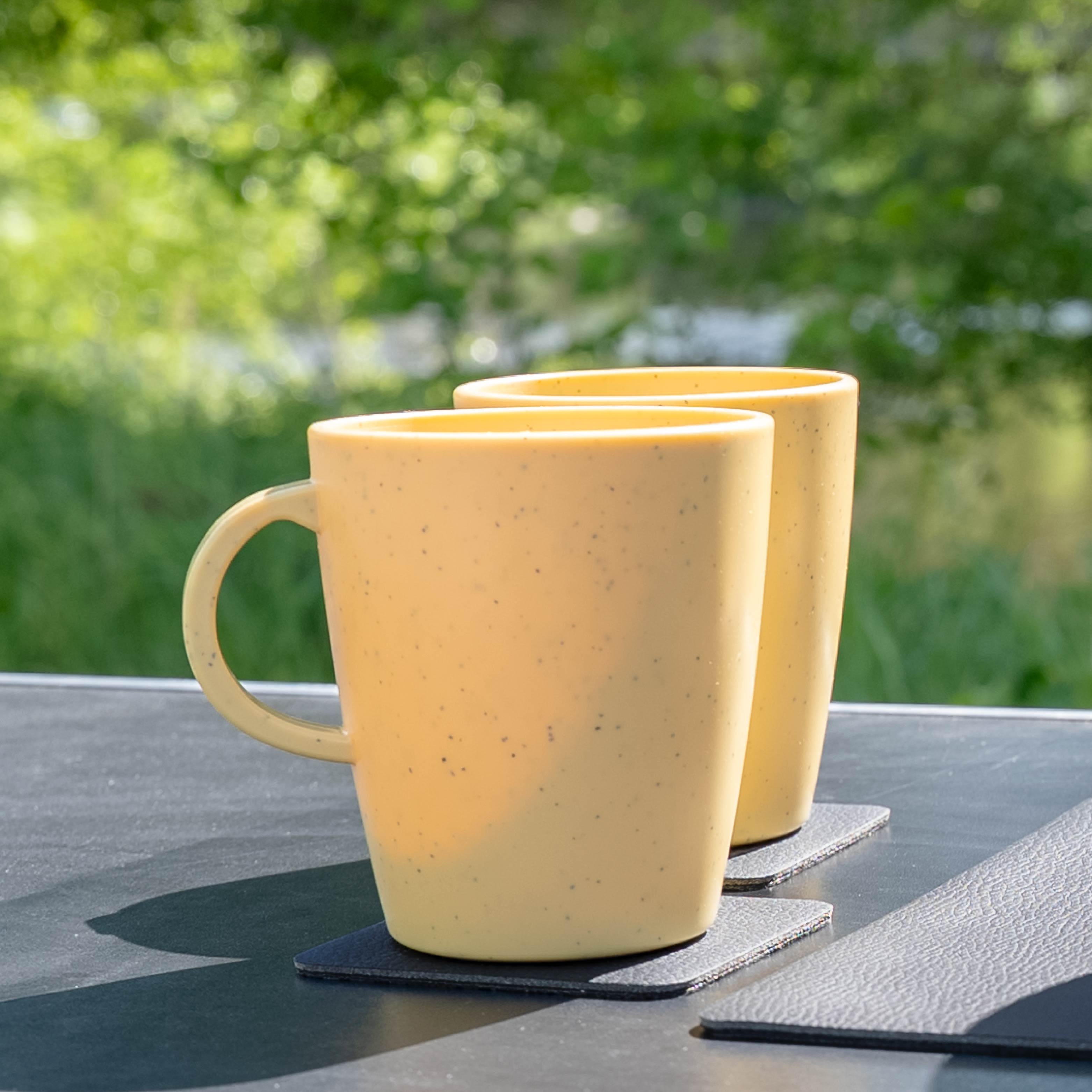Durable Plastic Cups with Magnet Base - Dolomite Yellow for Parties, Camping & Outdoor Events