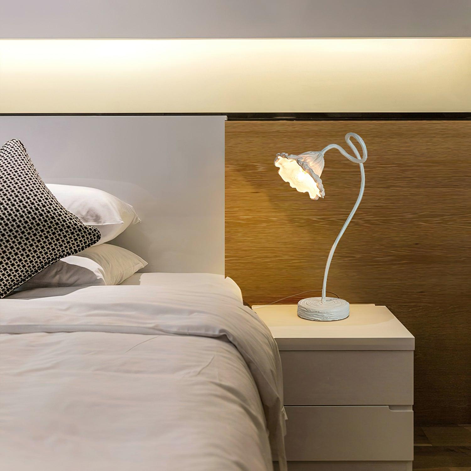 Elegant Lotus Leaf Table Lamp - Modern Home Decor for Bedroom, Living Room & Office - Perfect for Relaxation & Ambiance Lighting