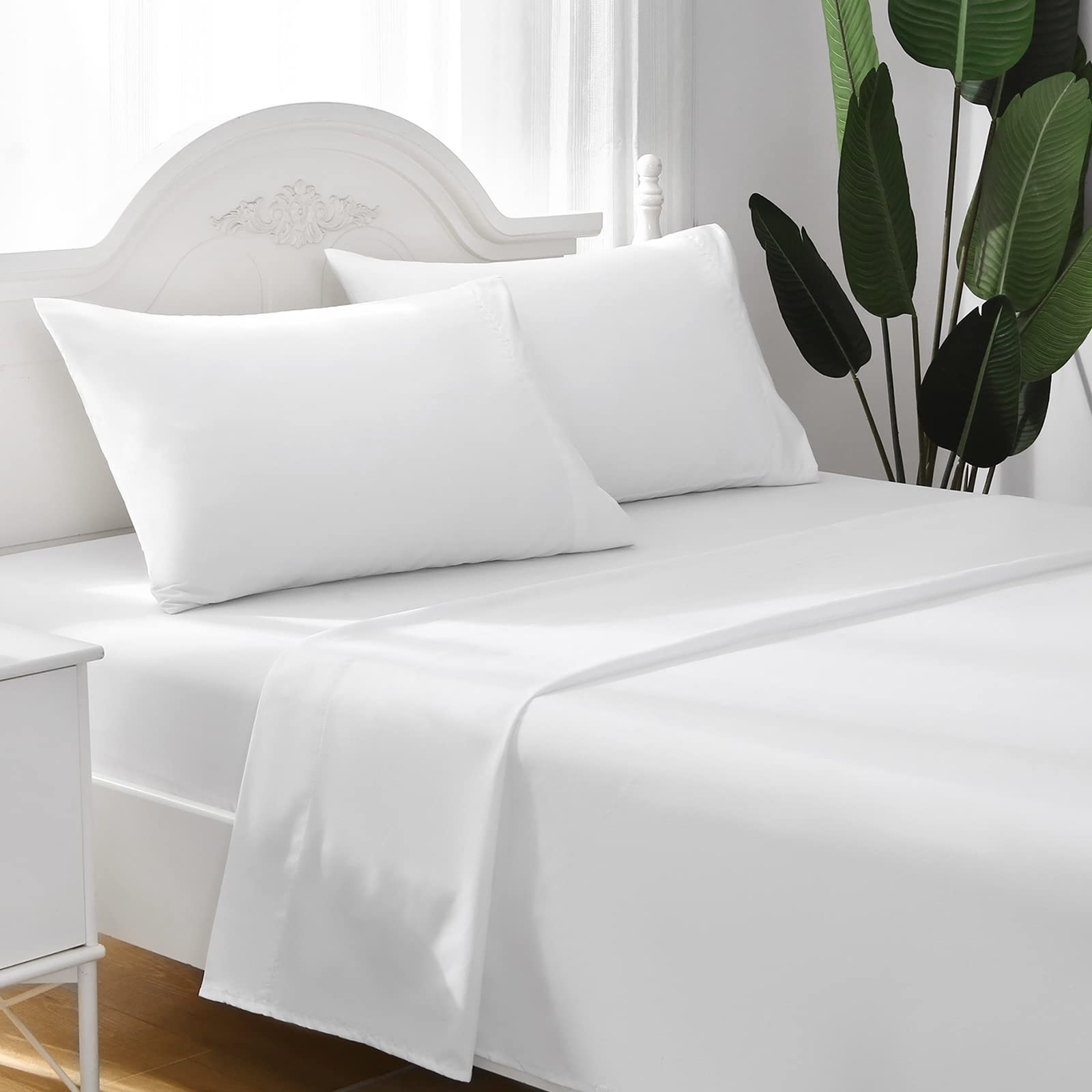 ILAVANDE 3-Piece White Twin Sheets Set - 1800 Series Luxury Hotel Microfiber Bedding, Super Soft & Breathable, Wrinkle-Free with 14