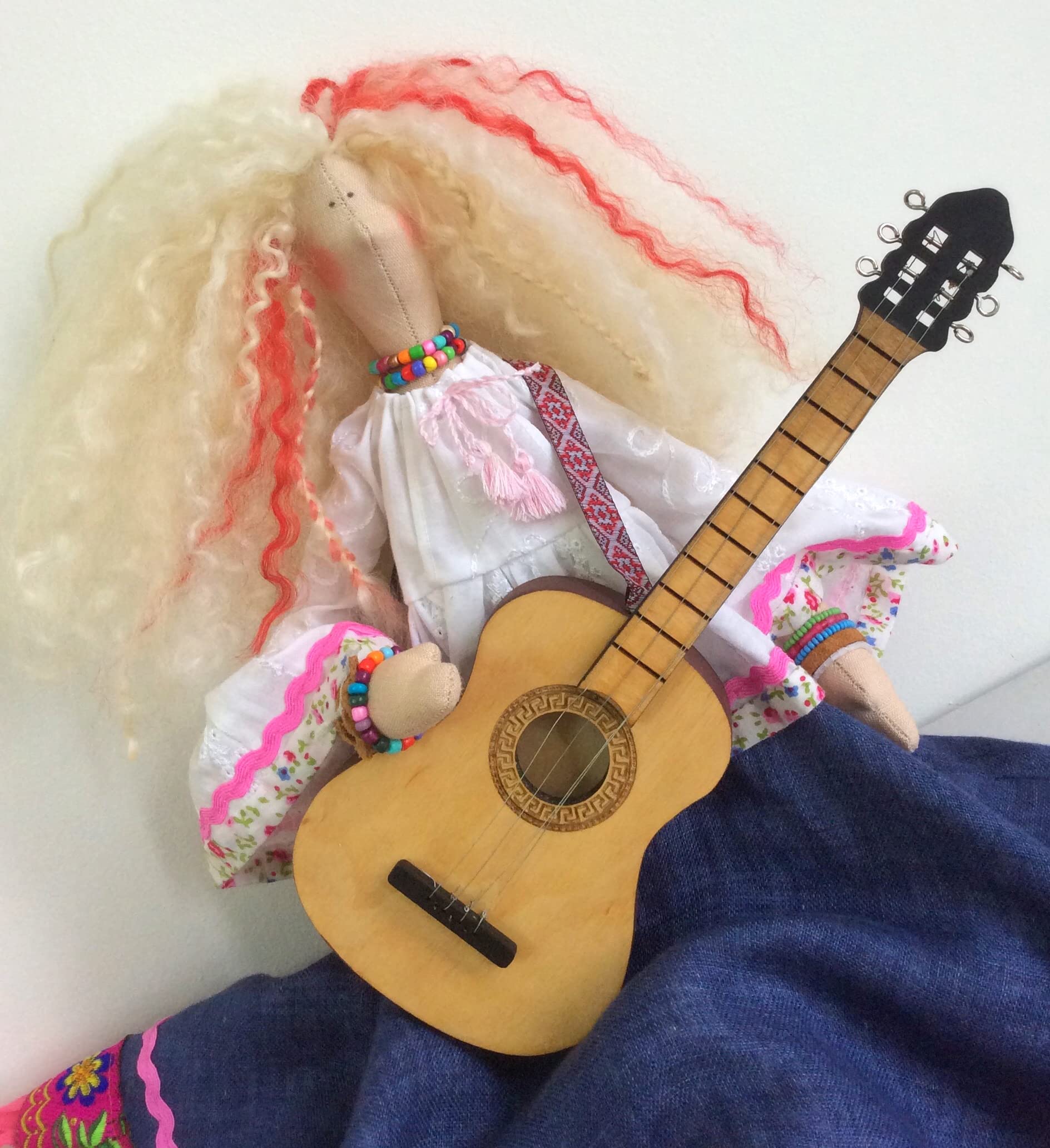Tilda Romance Doll - Hippie Musician Doll with Guitar, Singing Star Doll with Free Heart - Perfect Gift for Music Lovers & Romantic Occasions - Great for Birthday, Valentine's Day & Home Decor