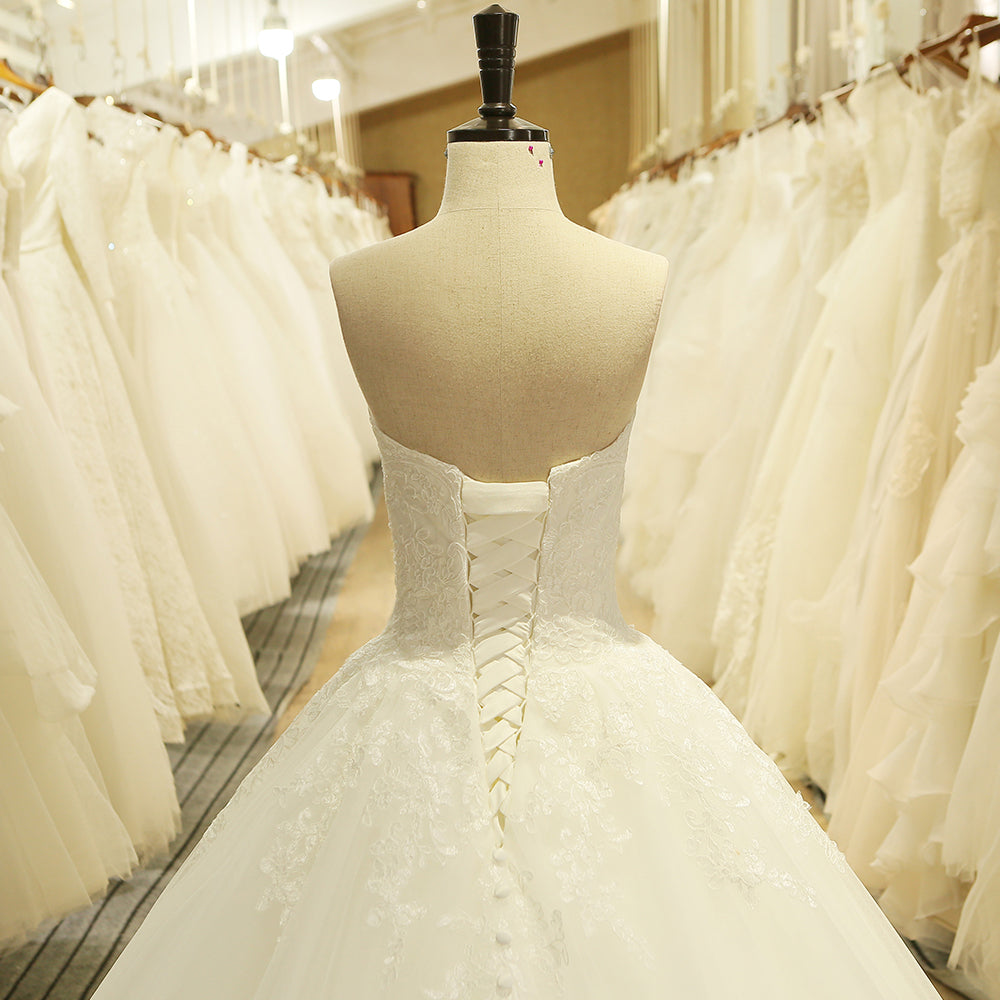 Elegant A-Line Sweetheart Lace Vintage Wedding Dress with Lace-Up Back - Perfect for Bridal, Prom, and Formal Occasions