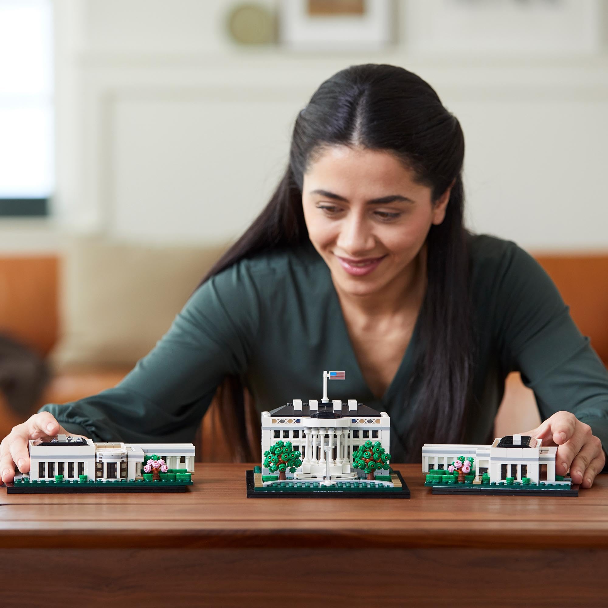 LEGO 21054 Architecture The White House Building Set, Landmark Construction Model for Adults - Collectible Display Piece for Home & Office Decor