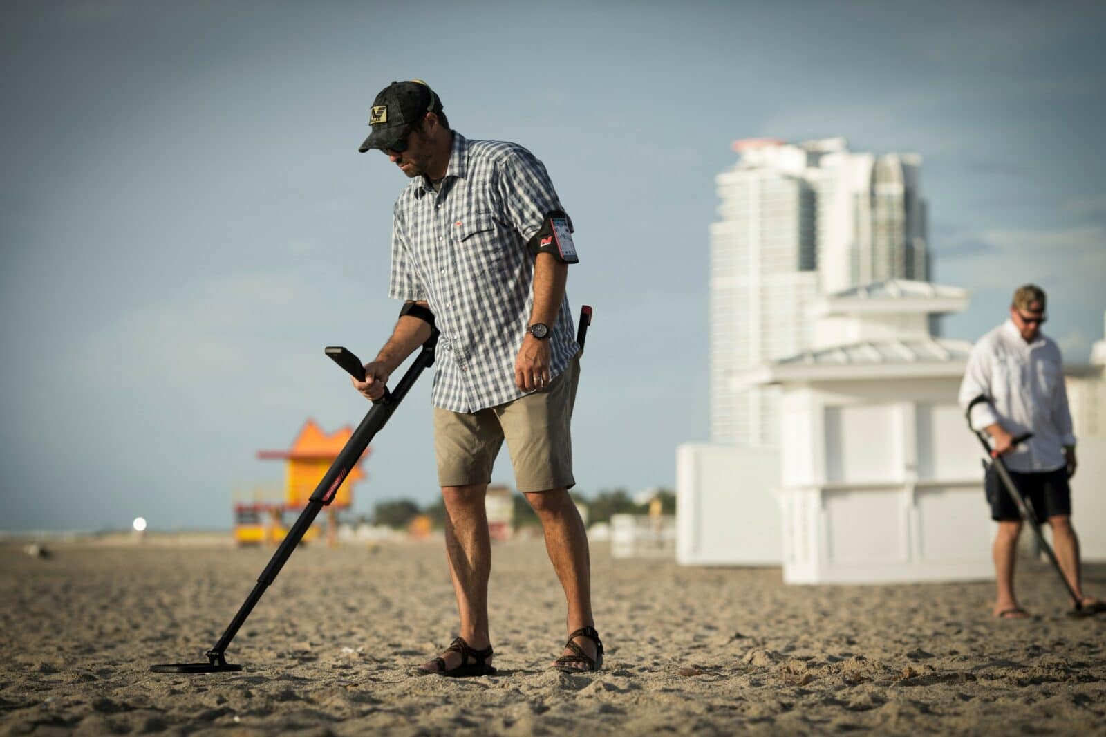 Minelab GO FIND 22 Metal Detector with Pro Find 40 Pinpointer & Carry Bag - Perfect for Treasure Hunting, Beach Combing & Outdoor Adventures