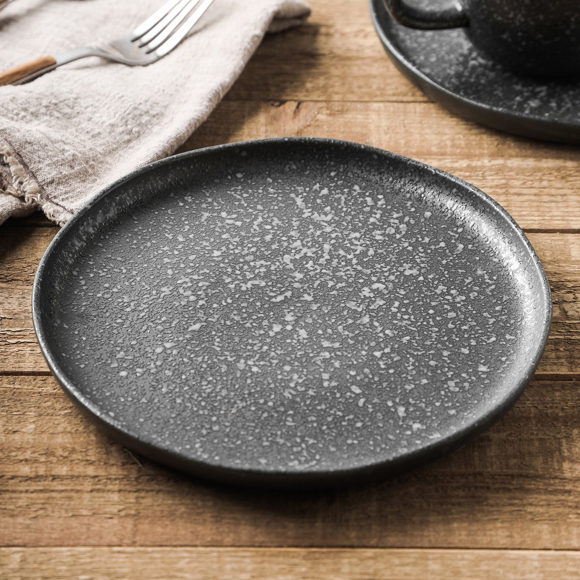 Tom Stoneware Salad Plate - Black & White Reflection Design - Perfect for Dinner Parties, Picnics & Everyday Use