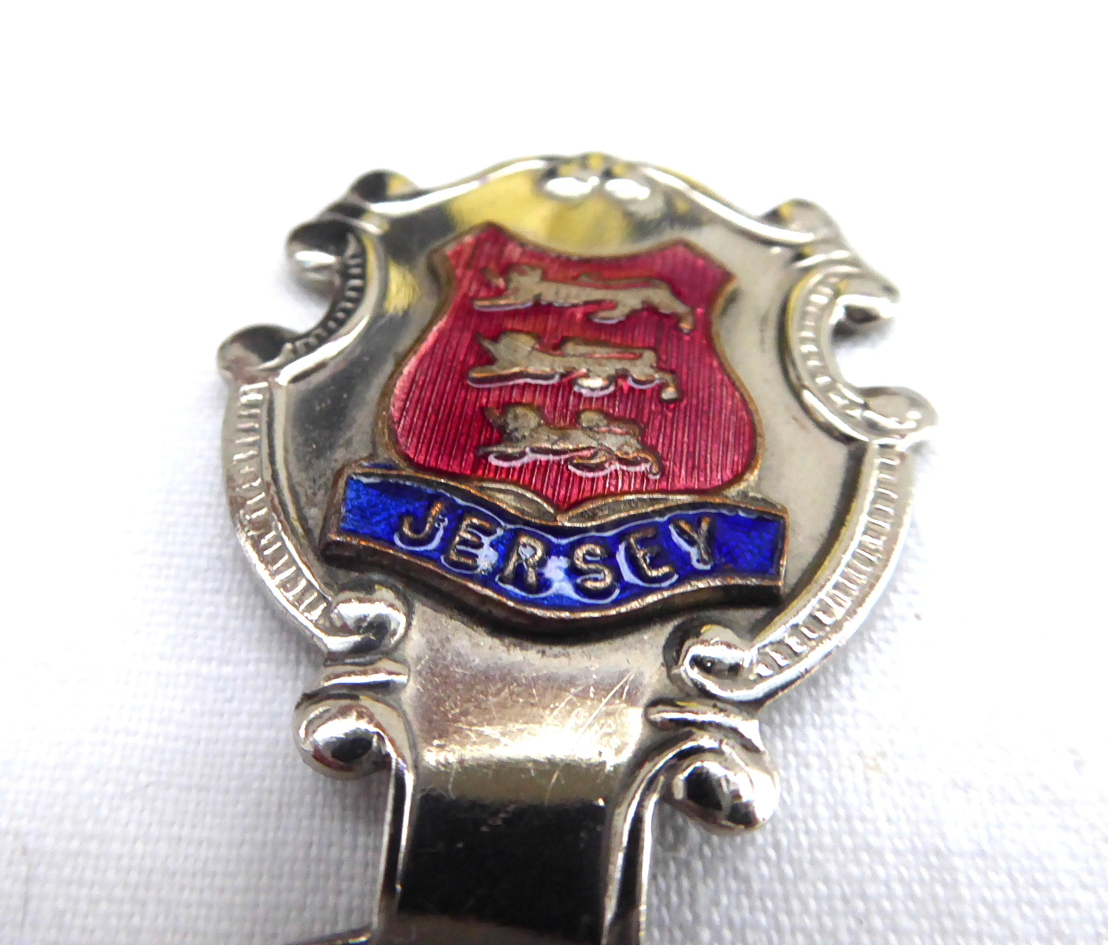 Vintage 1930s Enamel Tea Caddy Spoon with 3 Lions Design - British Souvenir Tea Scoop for Loose Leaf Tea Brewing & Collection Display