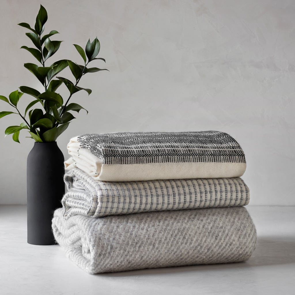 Soft & Cozy La Brisa Alpaca Throw Blanket - Luxury 100% Alpaca Wool Blanket for Bed, Couch & Travel - Warm Winter Throw for Home Decor, Gift & Cozy Nights