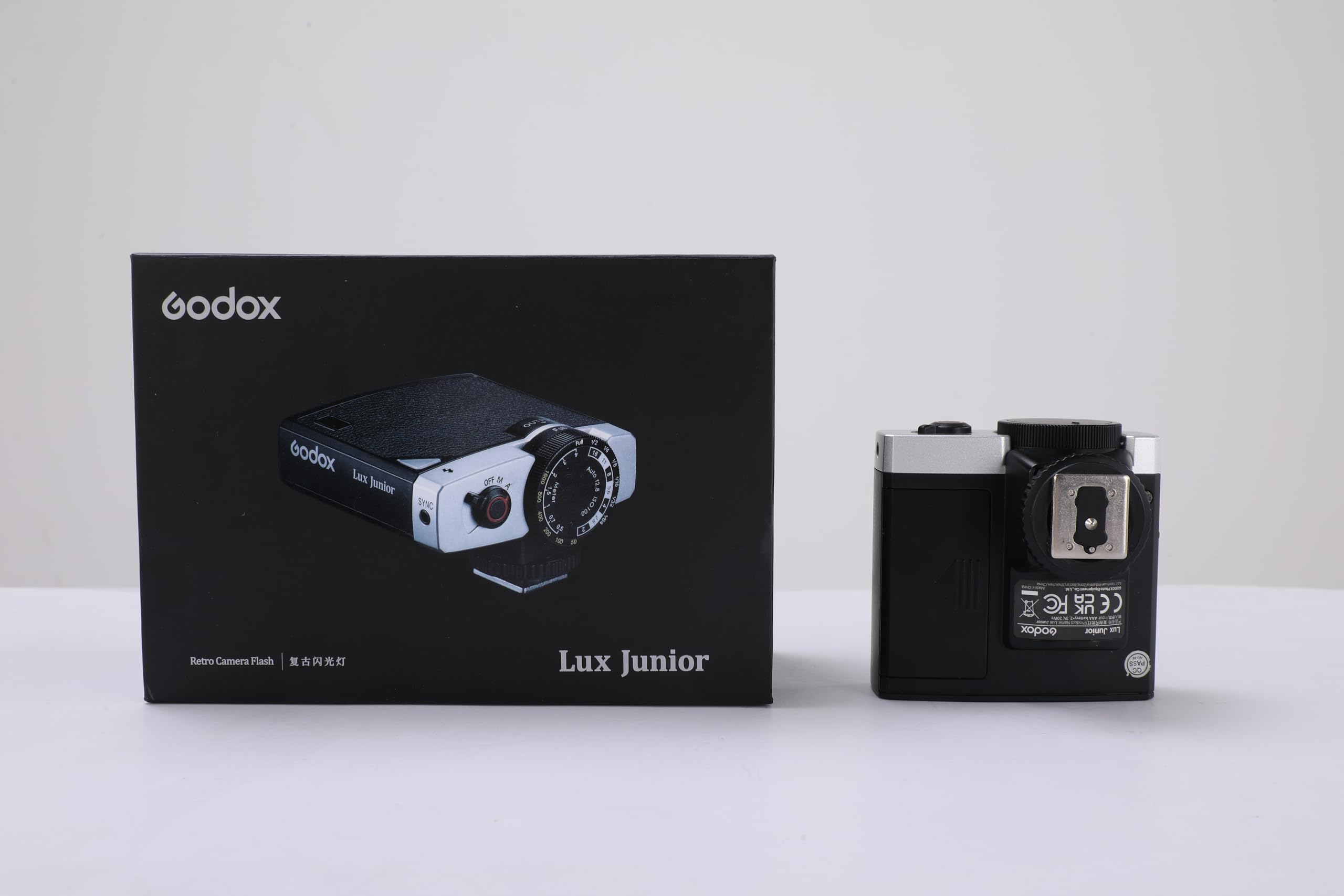 Godox Lux Junior Retro Camera Flash Speedlite - GN12, 6000K±200K CCT, Auto/Manual Modes (1/1-1/64 Power), 28mm Focal Length for Canon Nikon Sony Fuji Olympus DSLR & Mirrorless Cameras - Perfect for Portrait, Wedding & Event Photography