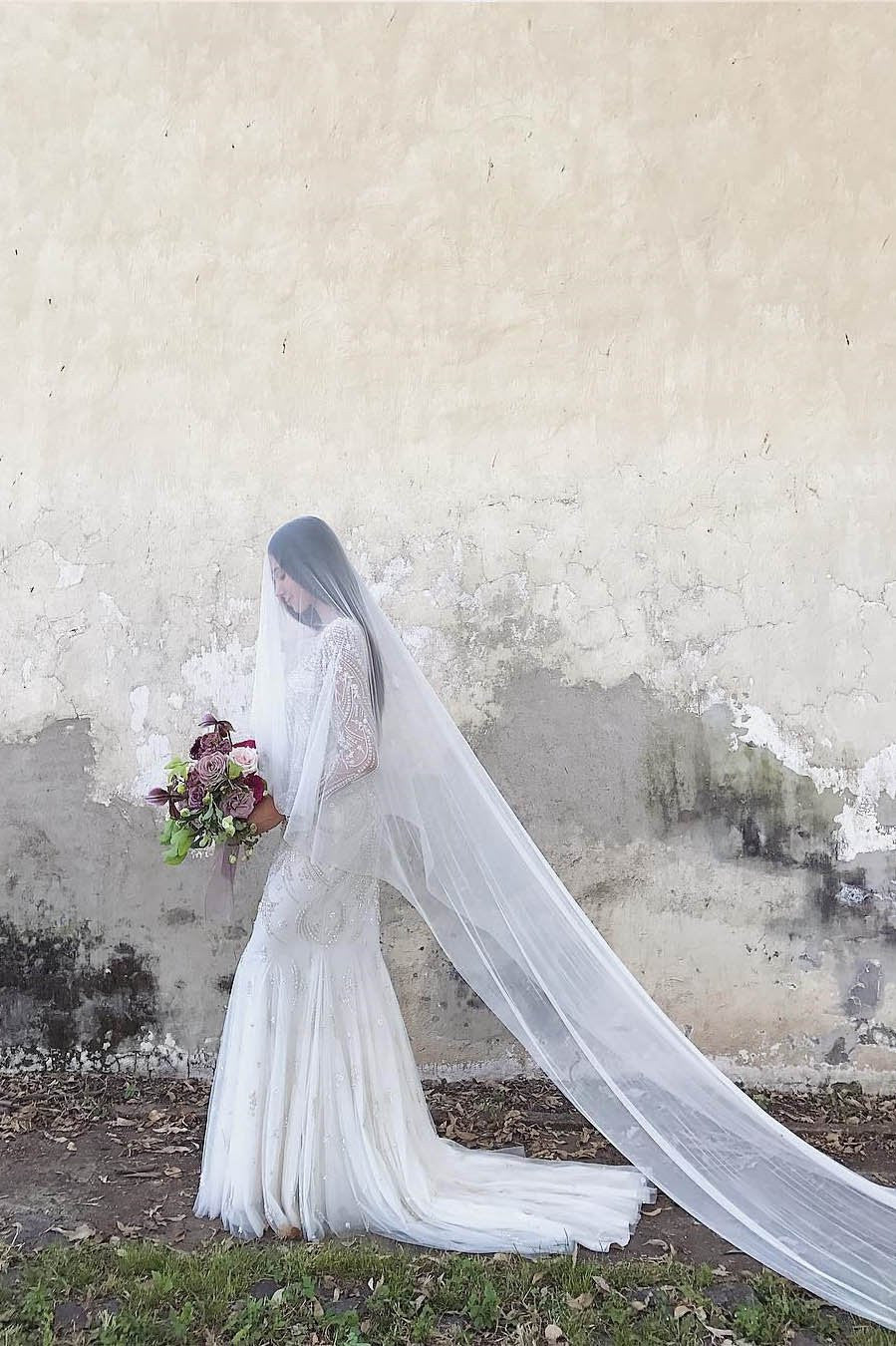 Ivory or Off White Silk Tulle Wedding Veil – Elegant Bridal Accessory for Church Ceremony & Outdoor Photography