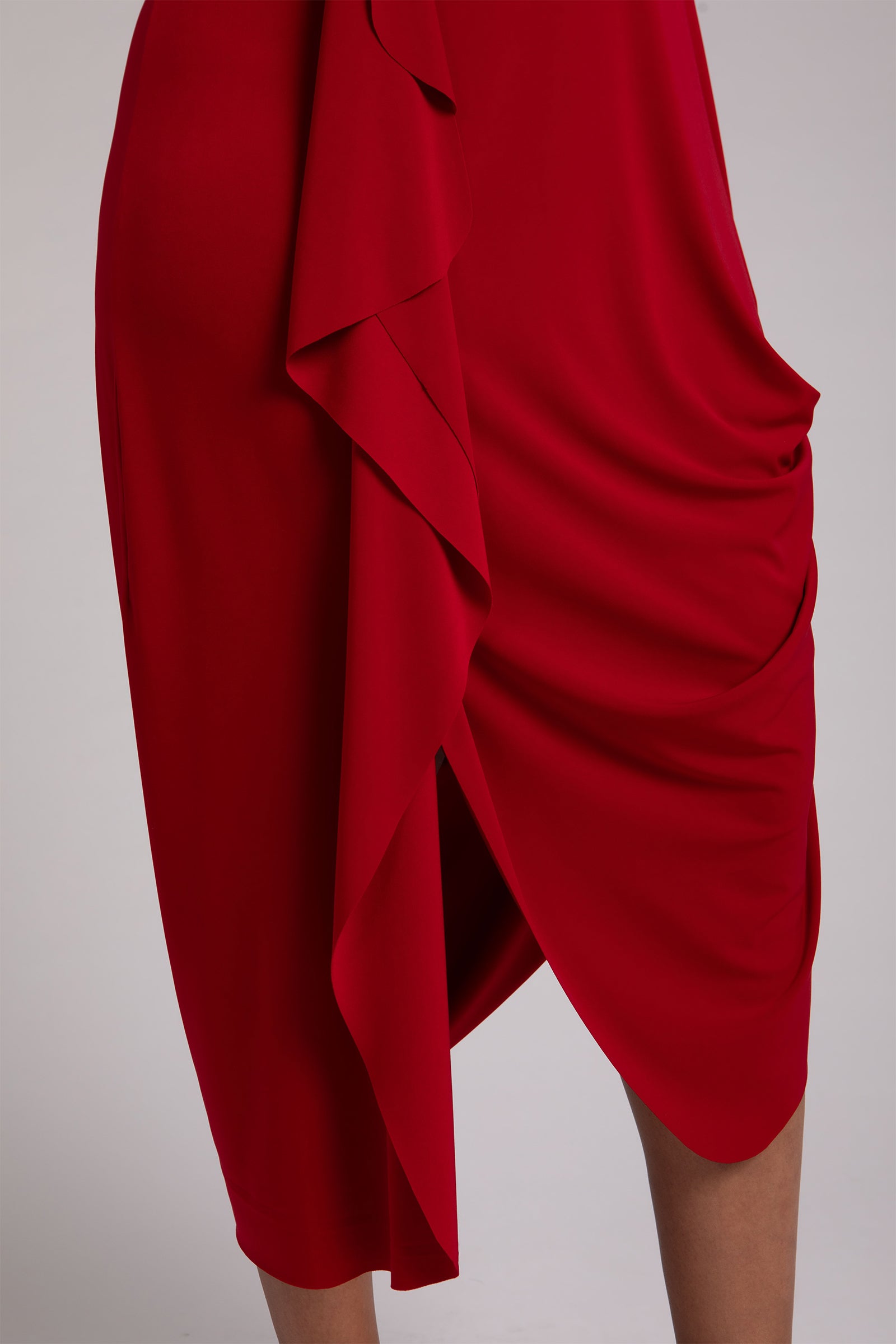 Elegant Red Drama Dress for Women - Perfect for Evening Parties, Prom, and Special Occasions