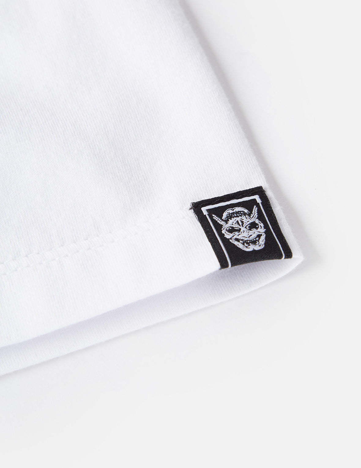 Cast Shadow Effect Kamon Print T-Shirt - Stylish Japanese Crest Design for Casual Wear & Street Fashion