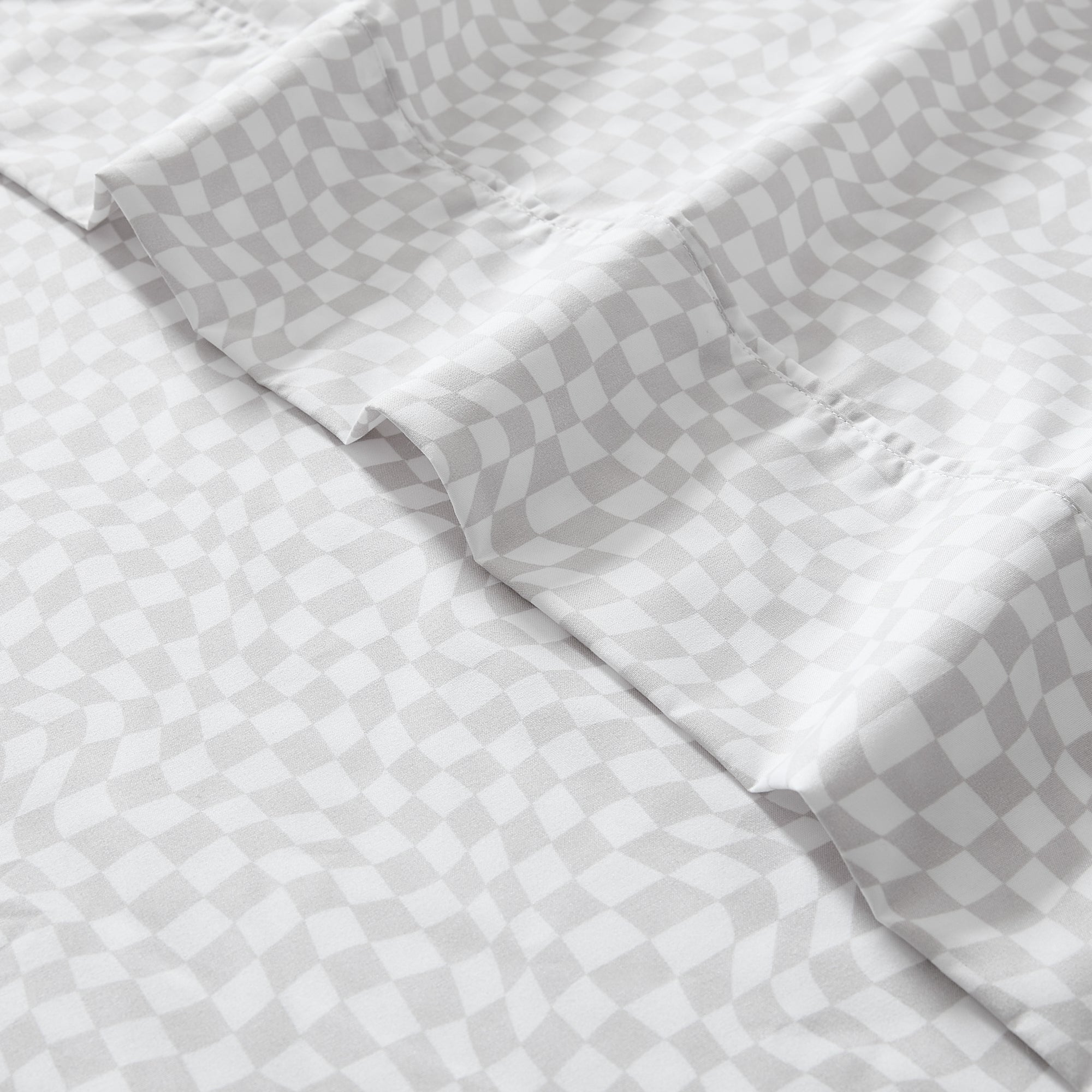 Circus Wavy Checks Sheet Set - Soft & Breathable Cotton Bedding for Kids & Adults - Perfect for Bedrooms, Dorms, and Guest Rooms
