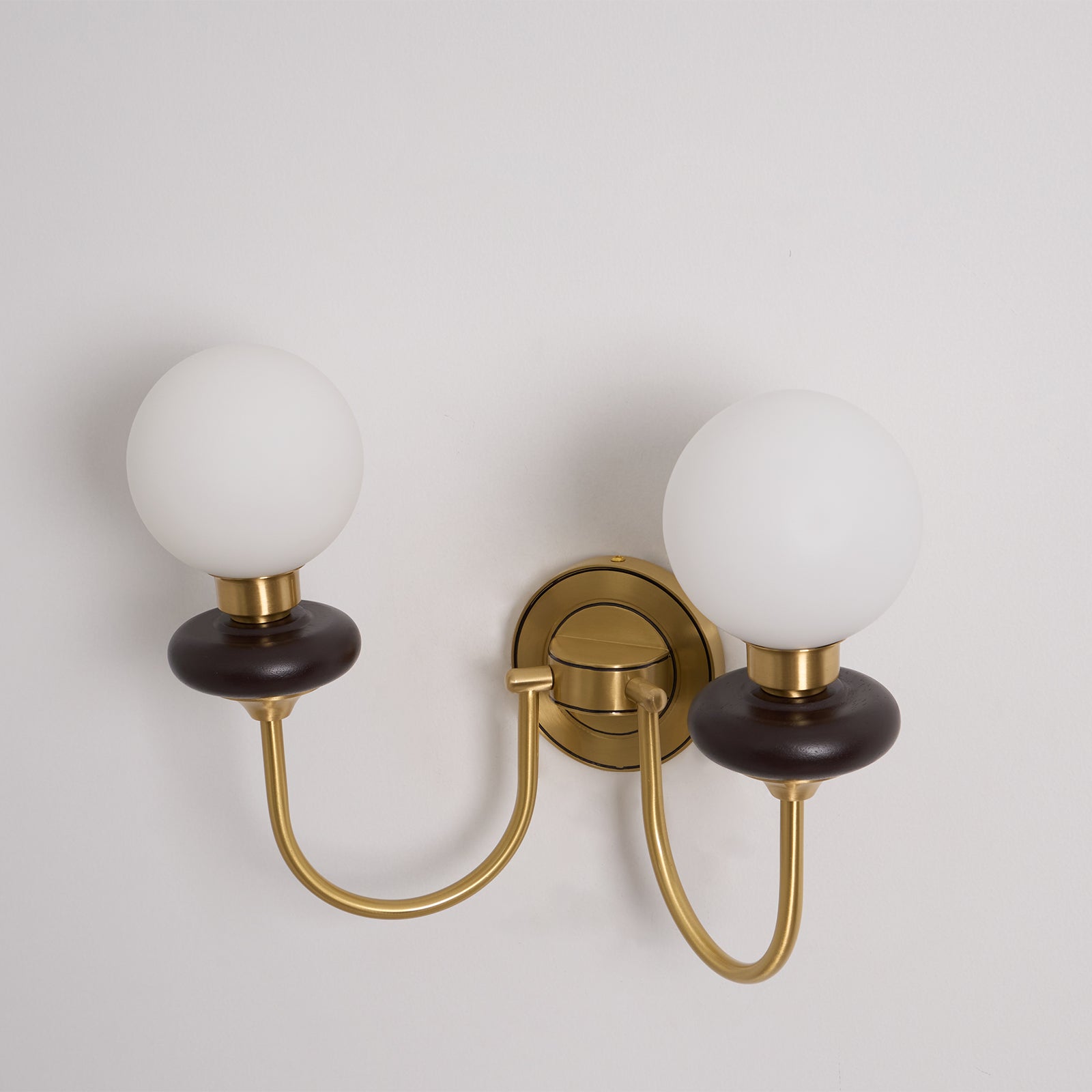 Bellevue Modern Wall Lamp - Sleek LED Sconce Light Fixture for Bedroom, Living Room & Hallway - Energy Efficient Indoor Lighting Solution