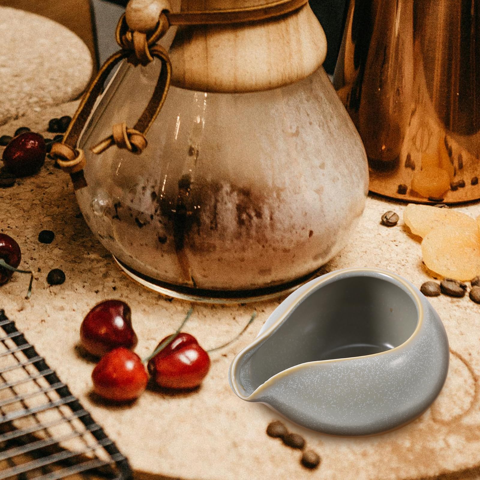 Yardwe Black Porcelain Sauce Gravy Boat Pitcher - Mini Ceramic Creamer Cup for Coffee, Milk, Cream & Gravy - Perfect for Dining, Entertaining & Kitchen Use