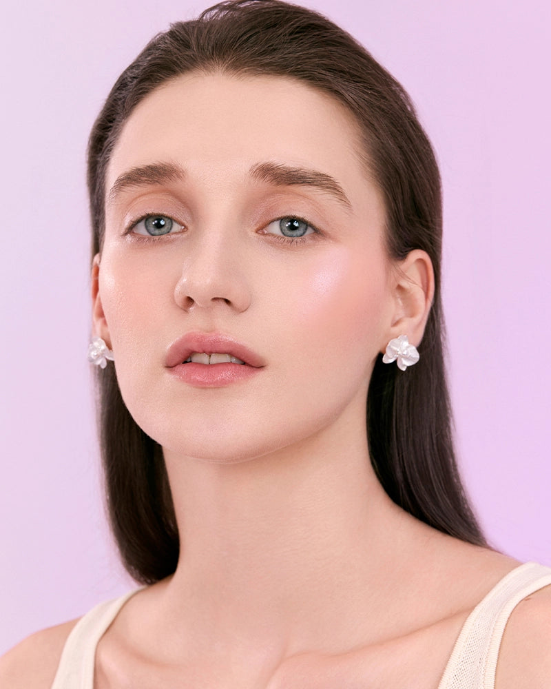 Gentle Waves Aqua Glow Highlighter - Ode to Embroidery Makeup Palette for Face & Body | Perfect for Bridal, Festival & Photoshoot Glow