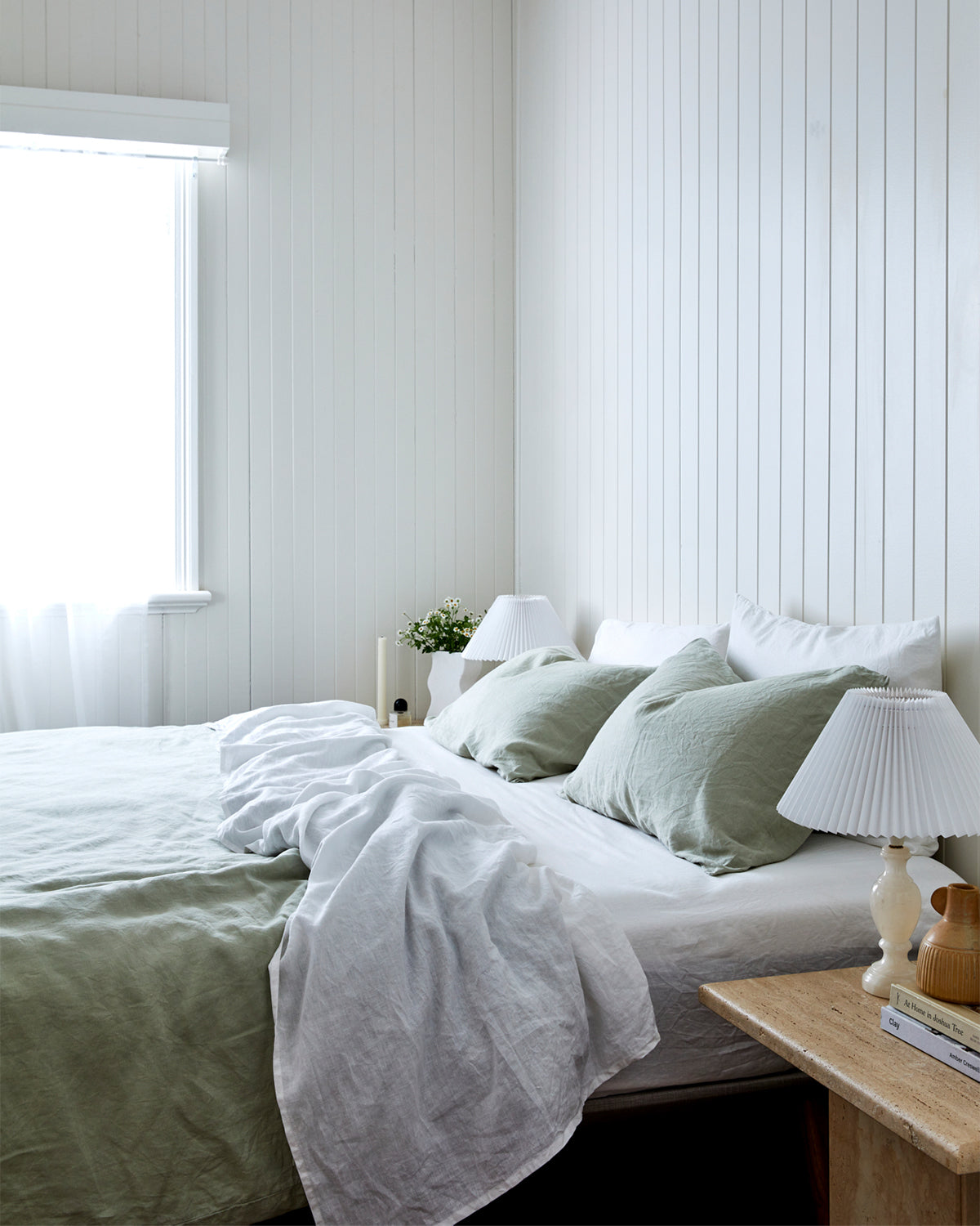 Premium 100% French Flax Linen Sheet Set - White - Breathable & Soft Bedding for All Seasons - Perfect for Master Bedroom, Guest Room & Vacation Homes
