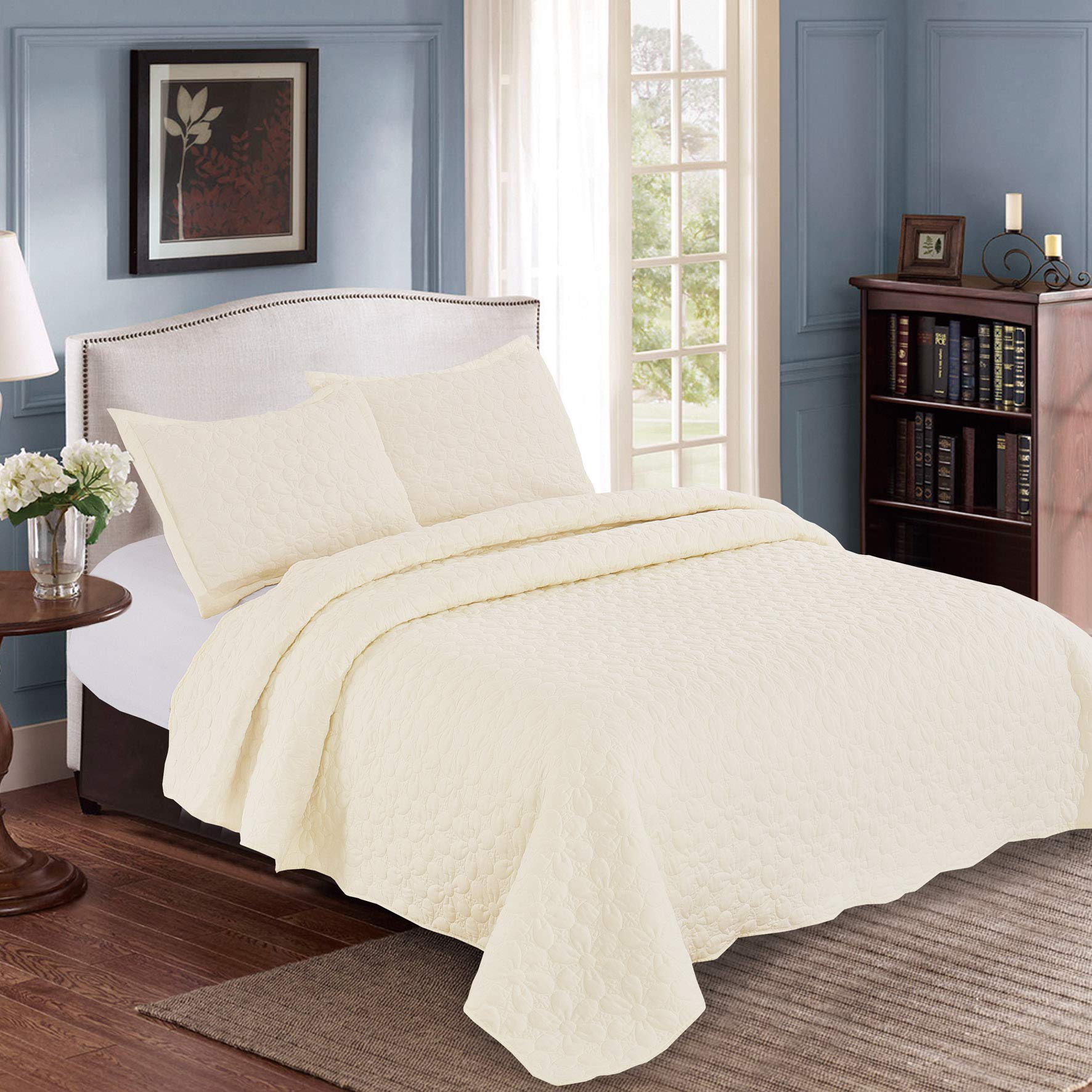 Kindred Home 3-Piece Quilt Set - Spring Floral Pattern Bedspread, Soft Microfiber Lightweight Coverlet for All Seasons, Queen Size Off White - Perfect for Bedroom Decor, Guest Room & Cozy Home Styling