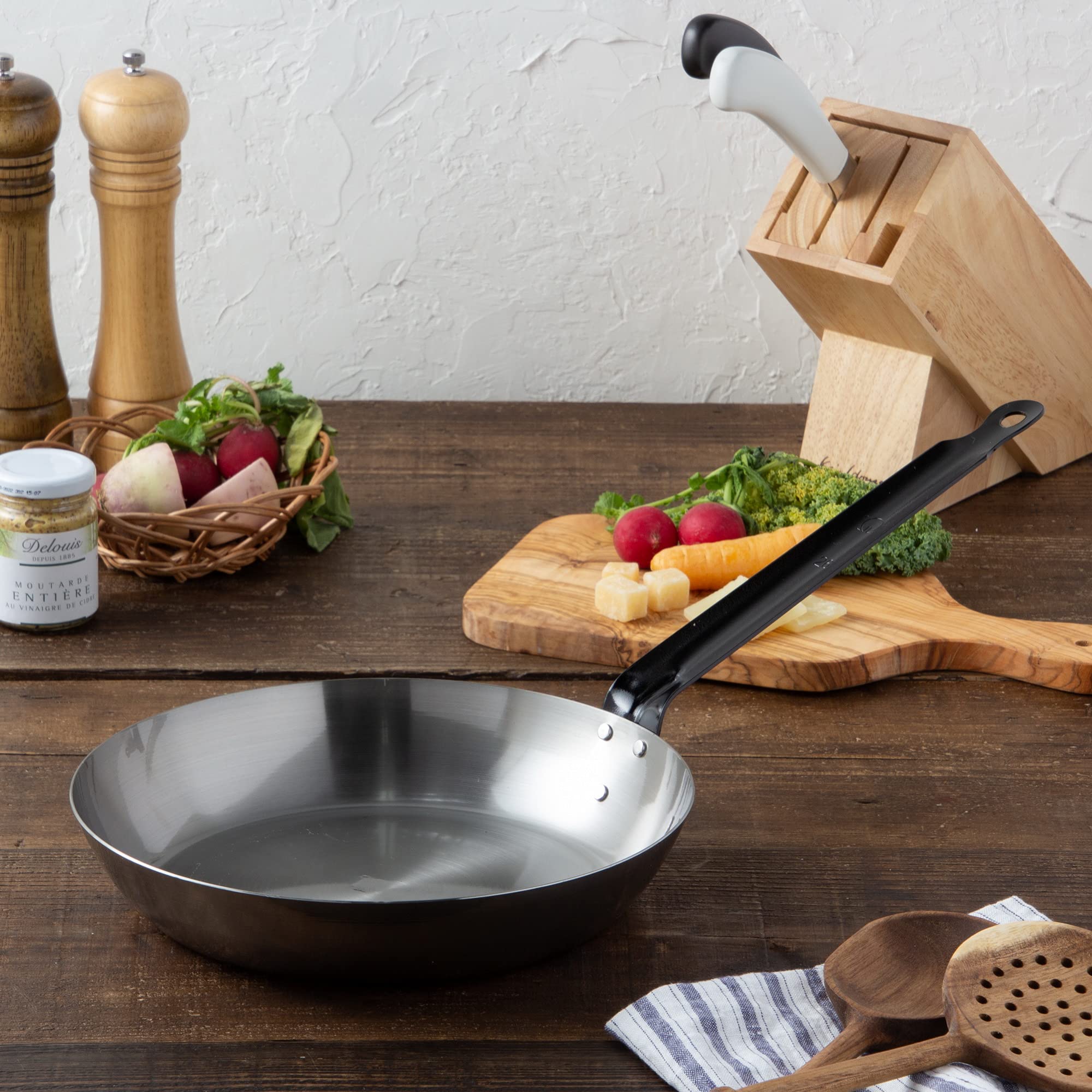 Endoshoji TKG AHL17022 8.7 Inch Iron Frying Pan - 22cm Non-Stick Skillet with 8.3 Inch Handle - Perfect for Searing, Frying & Cooking Steak, Eggs & Pancakes