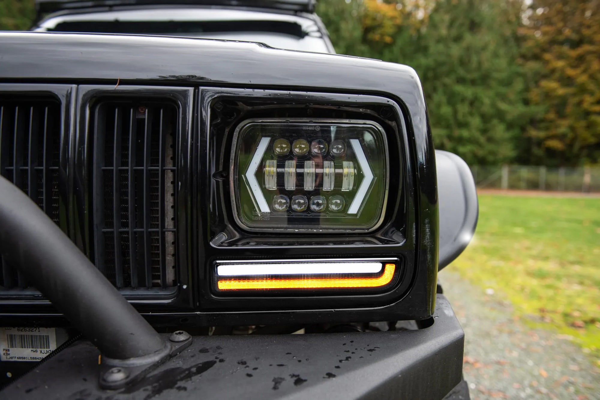 Clear Lens White LED DRL & Amber Turn Signal Lights for Jeep Cherokee XJ (1997-2001) - Bright Daytime Running Lights & Safety Indicators for Off-Road Driving & Night Visibility