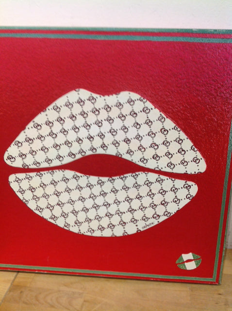 18 Sq Signed Gucci Lips Canvas - Authentic Luxury Handbag for Women | Perfect for Parties, Date Nights & Fashion Events
