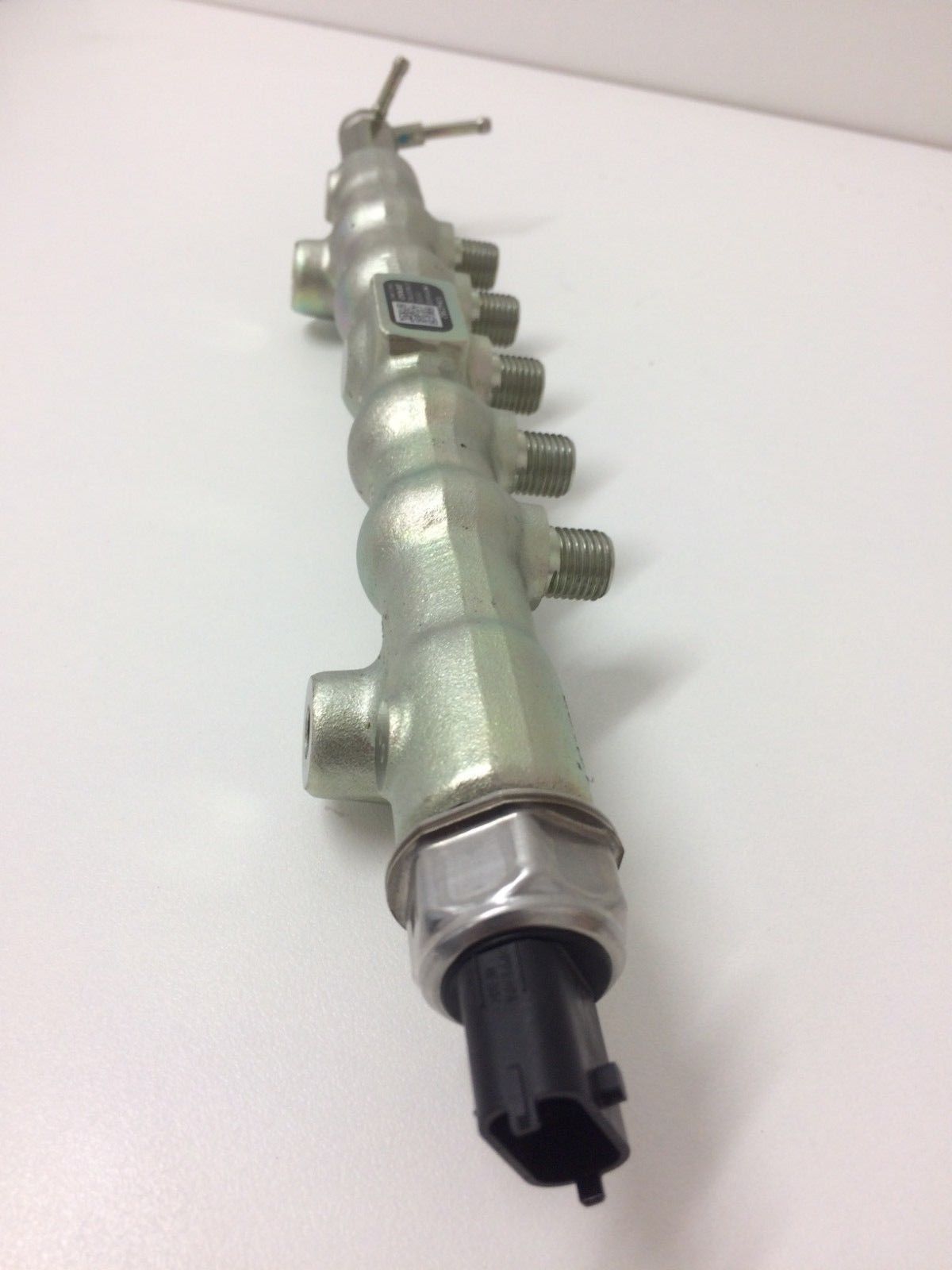 Genuine Holden RG Colorado 2.8L Duramax Diesel Fuel Rail Kit 2014-2020 - Replacement Part for Improved Engine Performance & Fuel Efficiency