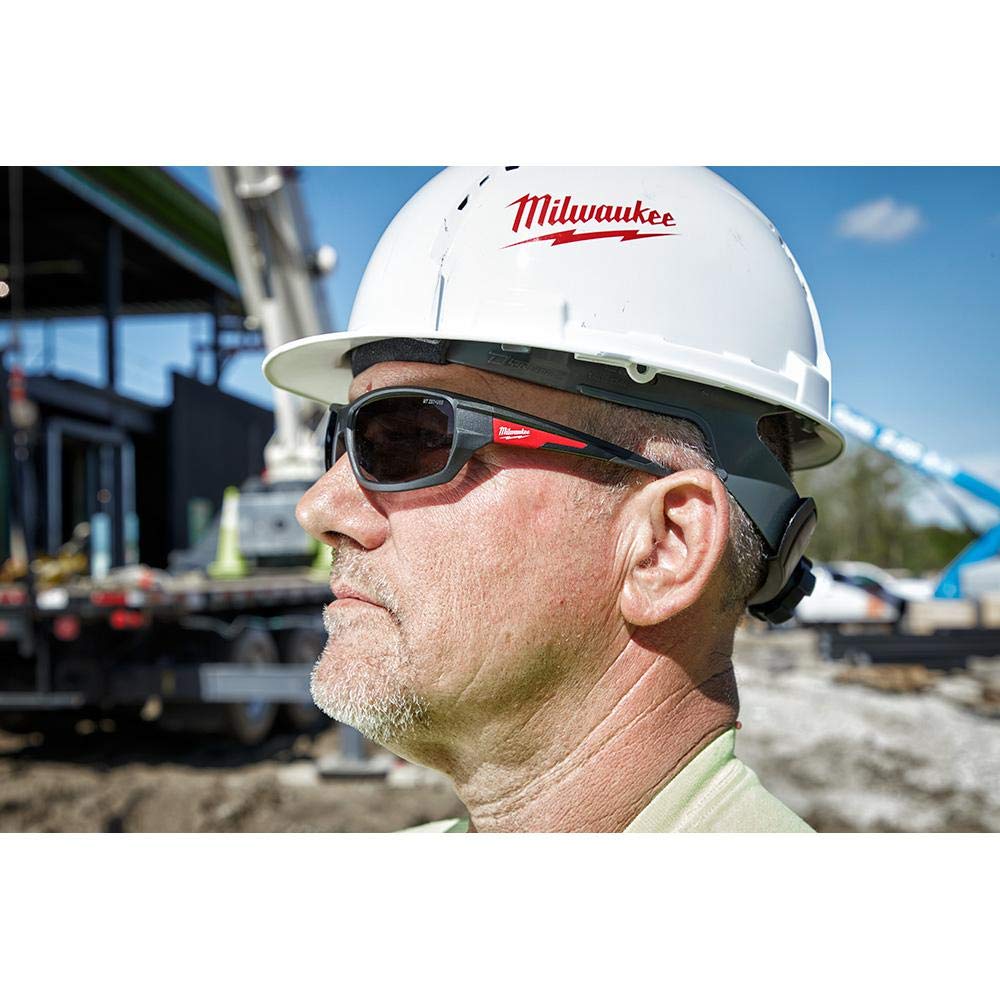Milwaukee Tinted Safety Glasses - ANSI Z87.1 Certified, UV Protection, Anti-Fog for Construction, Woodworking & Outdoor Work - Perfect for DIY Projects, Workshop Safety & Sun Protection