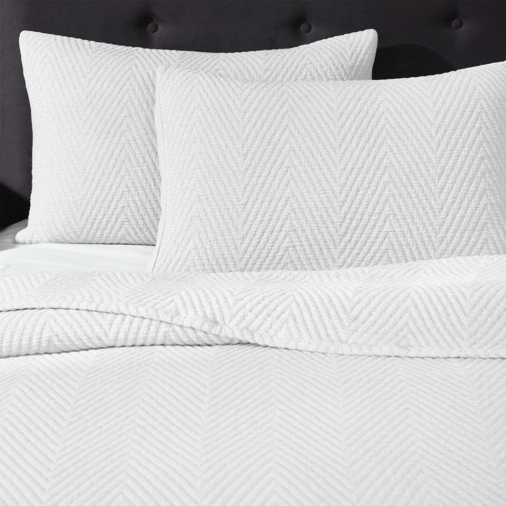 Premium Aswan Cotton Medium Weight Chevron Woven Coverlet - Soft & Breathable Bedspread for All Seasons - Perfect for Master Bedroom, Guest Room, or Dorm Decor