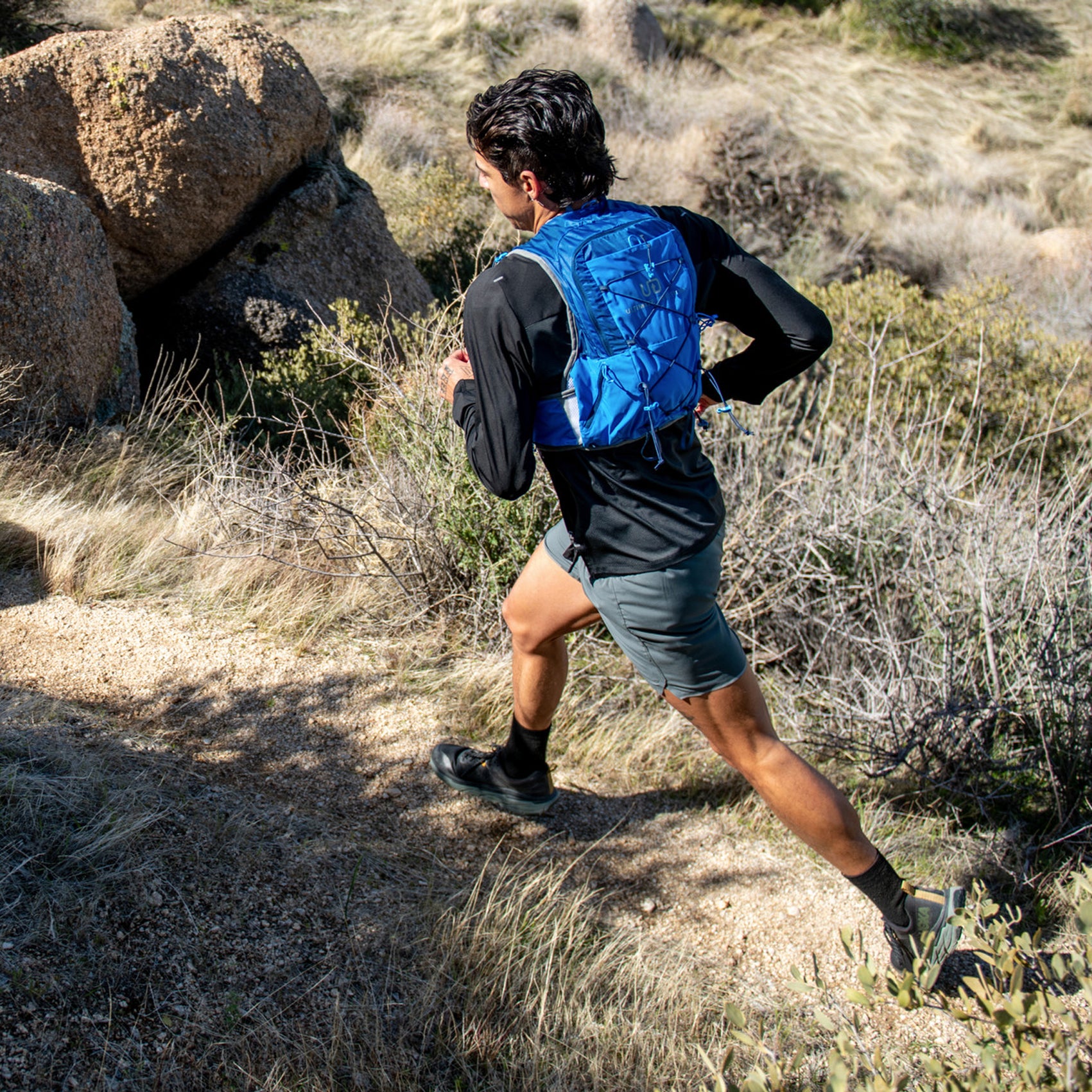 Ultimate Direction Mountain Vest 6.0 - Unisex Hydration Pack for Trail Running & Hiking - Lightweight Breathable Gear for Outdoor Adventures
