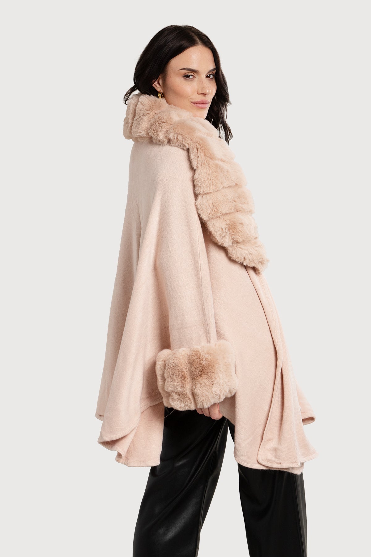 Stylish Kimono with Faux Fur Trim - Elegant Loungewear & Home Wear for Women | Perfect for Relaxing, Spa Days & Cozy Evenings