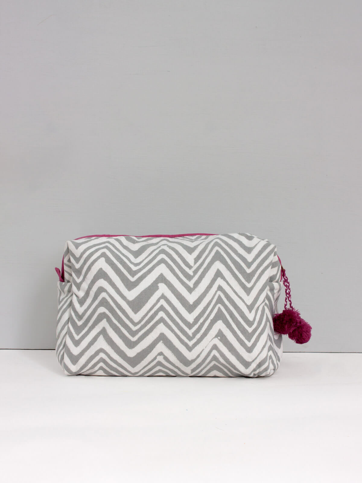 Zig Zag Waterproof Wash Bag - Travel Toiletry Organizer for Men & Women - Compact Grey Cosmetic Pouch for Bathroom, Gym, Camping & Vacation