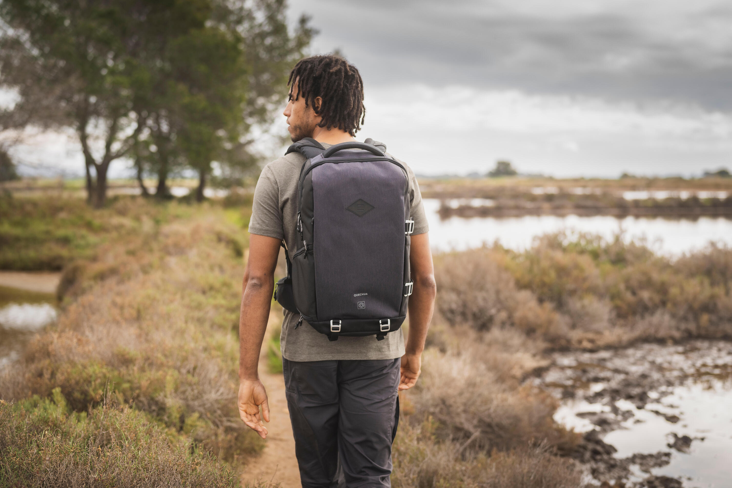 Quechua NH Explorer 900 Focus Camera Backpack - Waterproof DSLR Camera Bag for Travel & Hiking - Perfect for Photographers & Outdoor Adventures