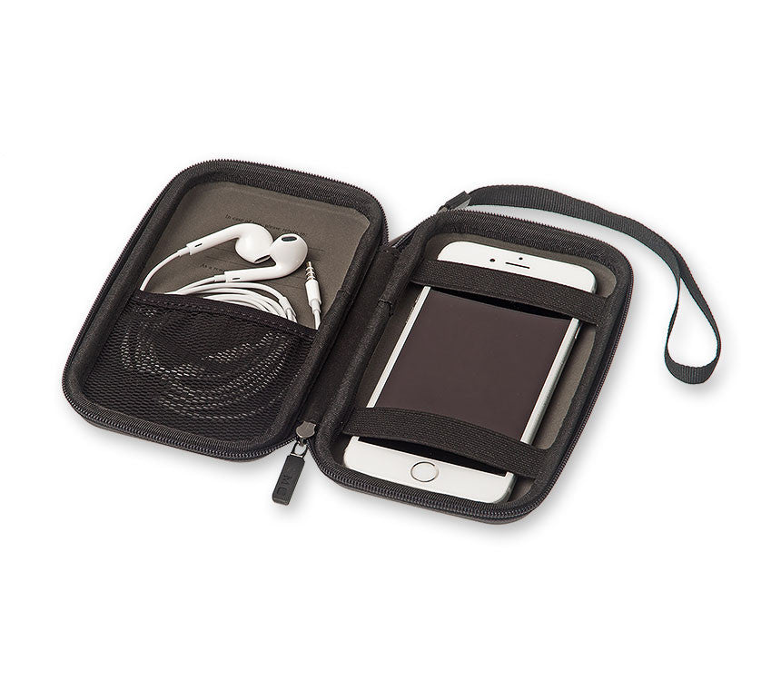 Moleskine Leather Travel Pouch - Premium Organizer for Passport, Credit Cards & Cash - Perfect for Business Trips, Vacations & Daily Commute