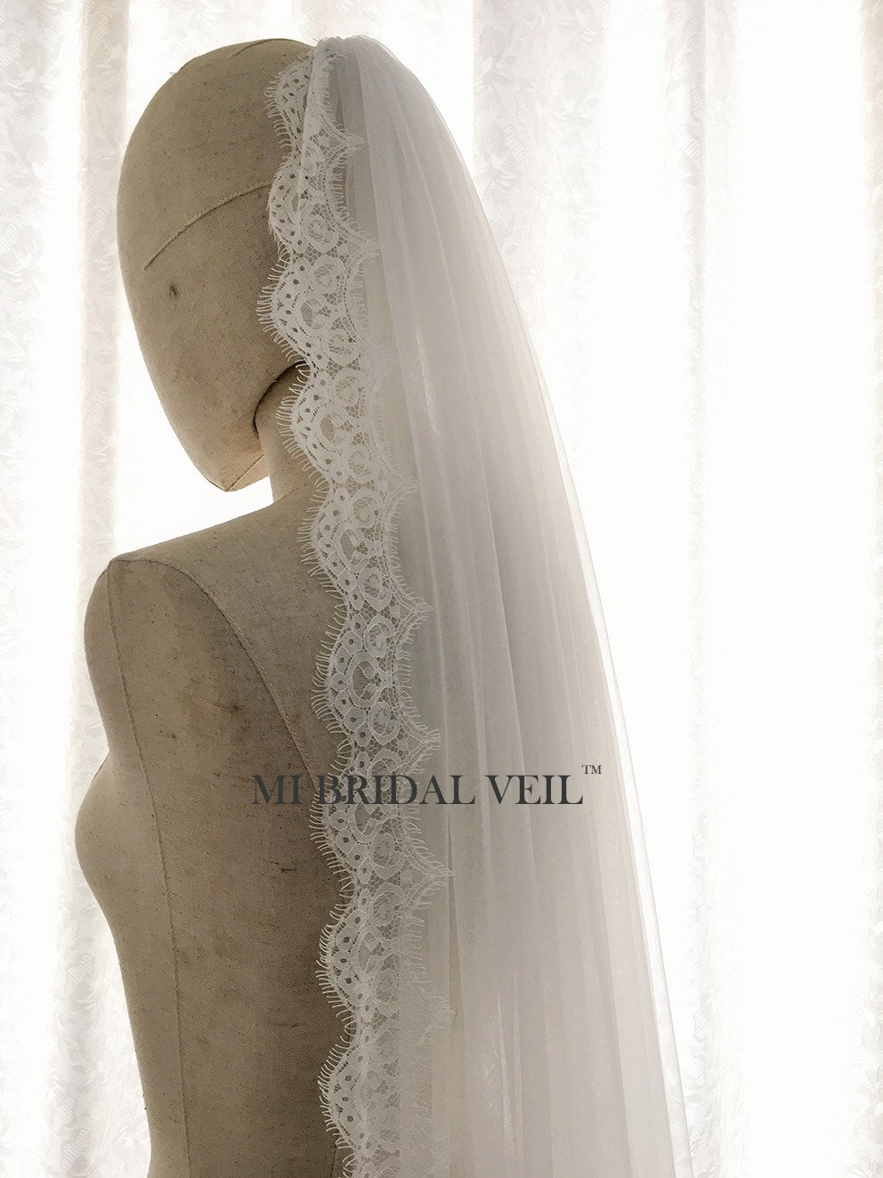 Elegant Cathedral Wedding Veil - Boho Chantilly Lace Bridal Veil for Romantic Ceremonies | Perfect for Beach Weddings & Vintage-Themed Bridal Looks | Mi Bridal