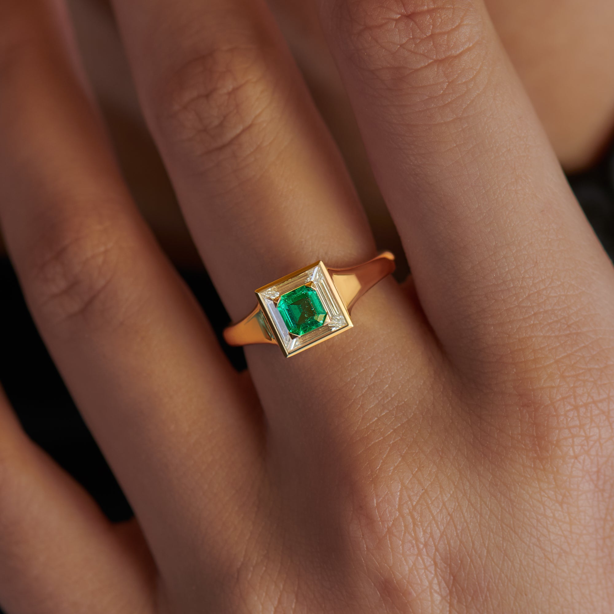 Vintage Art Deco Emerald & Trapeze Diamond Ring - 14K Gold Cocktail Ring for Women - Perfect for Weddings, Parties & Special Occasions