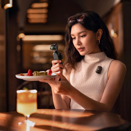 DJI Osmo Pocket 3 Creator Combo - 4K Vlogging Camera with 1