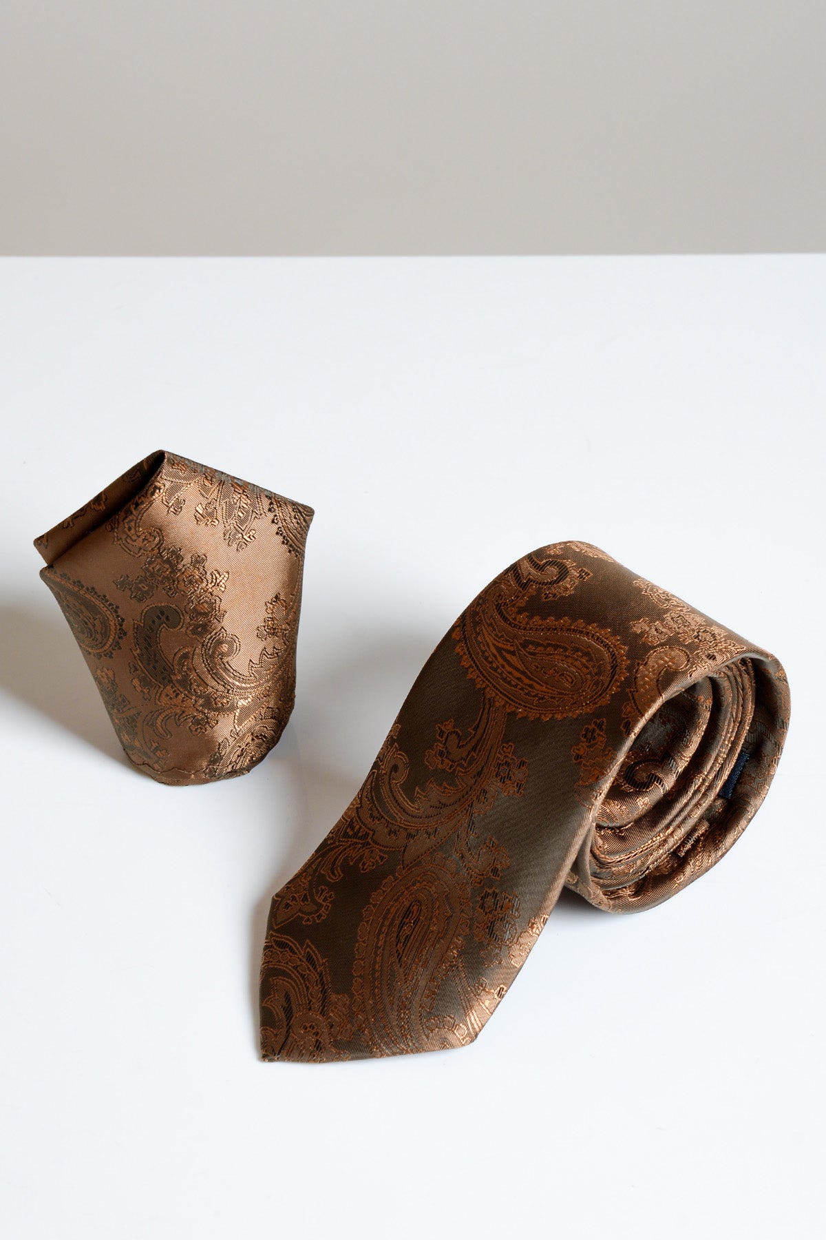 Stylish Orange Brown Paisley Tie and Pocket Square Set for Men - Perfect for Weddings, Business Meetings & Formal Events