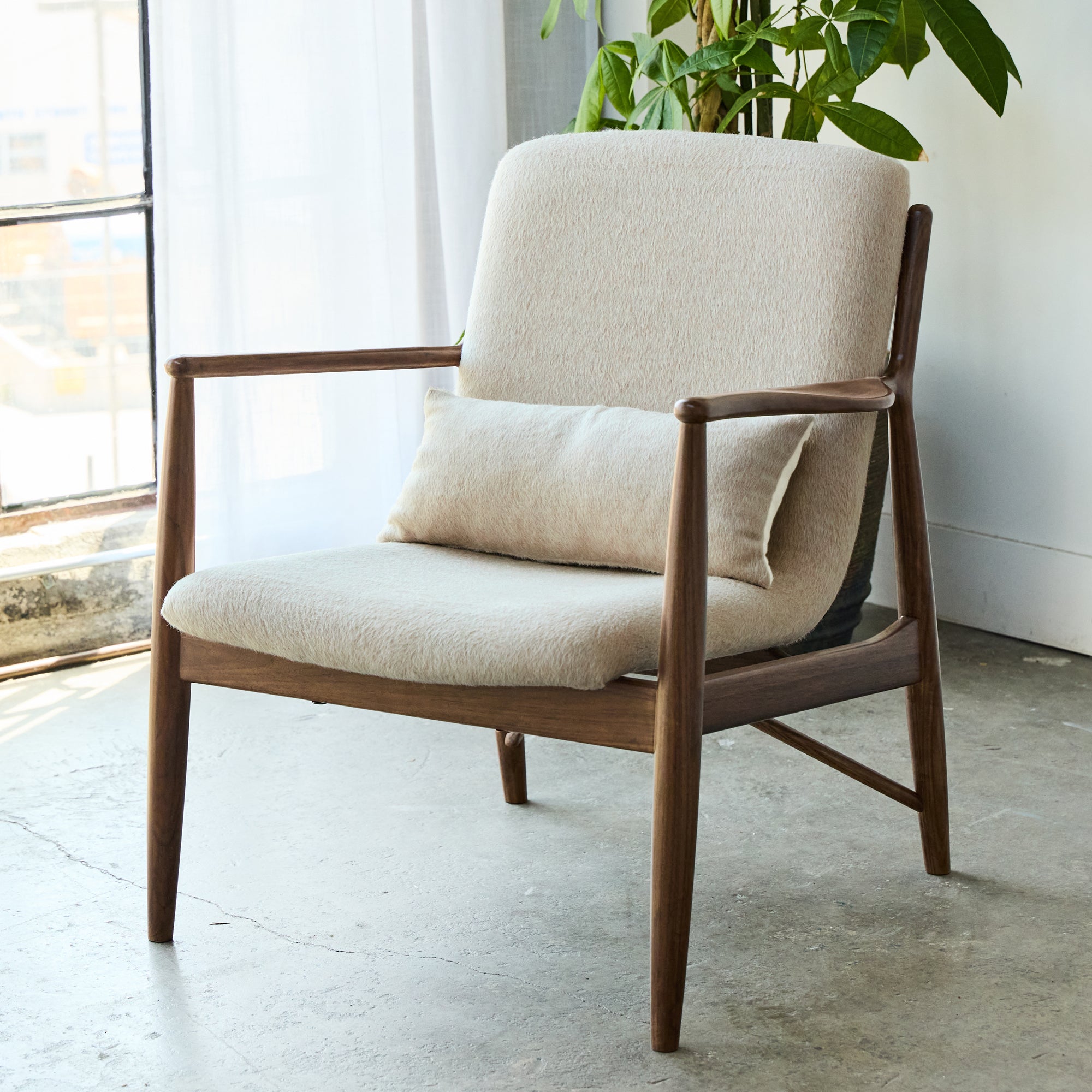 Modern Truss Lounge Chair - Sturdy Metal Frame & Comfortable Cushion for Living Room, Patio, or Office - Perfect for Relaxing & Stylish Home Decor