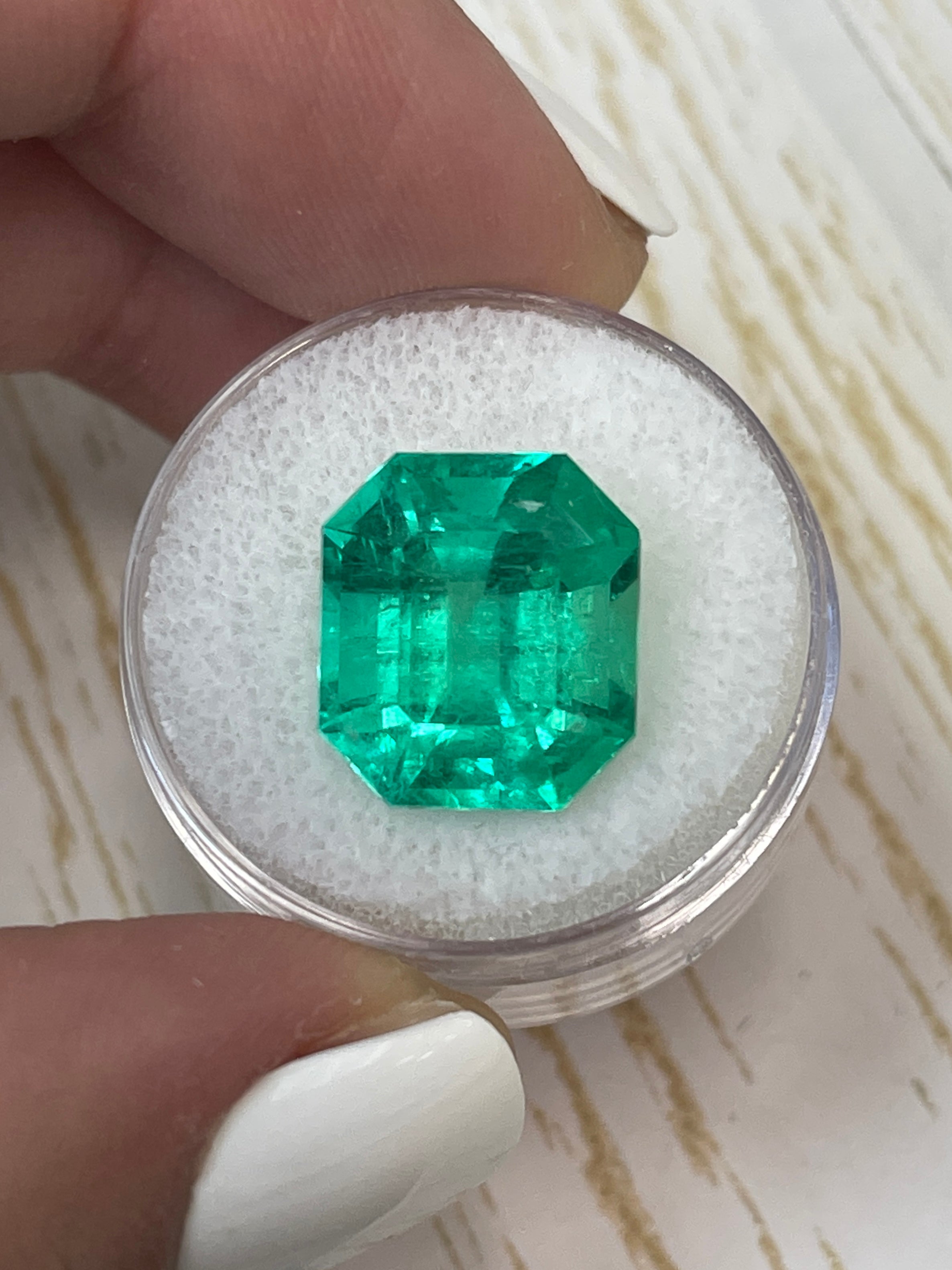 10.81 Carat GIA Certified Vivid Muzo Colombian Emerald - Natural Loose Gemstone, Asscher Cut (14x13mm) | Perfect for Engagement Rings, Luxury Jewelry & Collector's Pieces