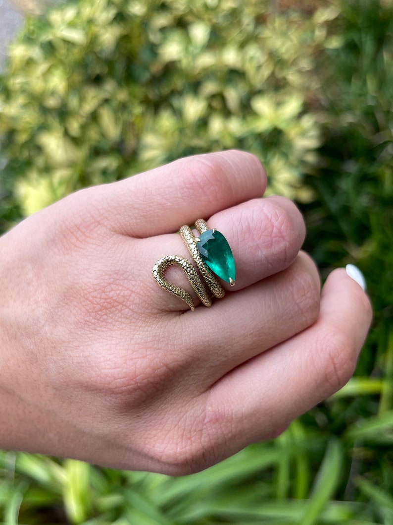 2.18ct 18K Gold Colombian Emerald Pear Cut Snake Ring - AAA Quality Natural Emerald Jewelry for Women, Luxury Statement Ring for Parties, Weddings & Special Occasions