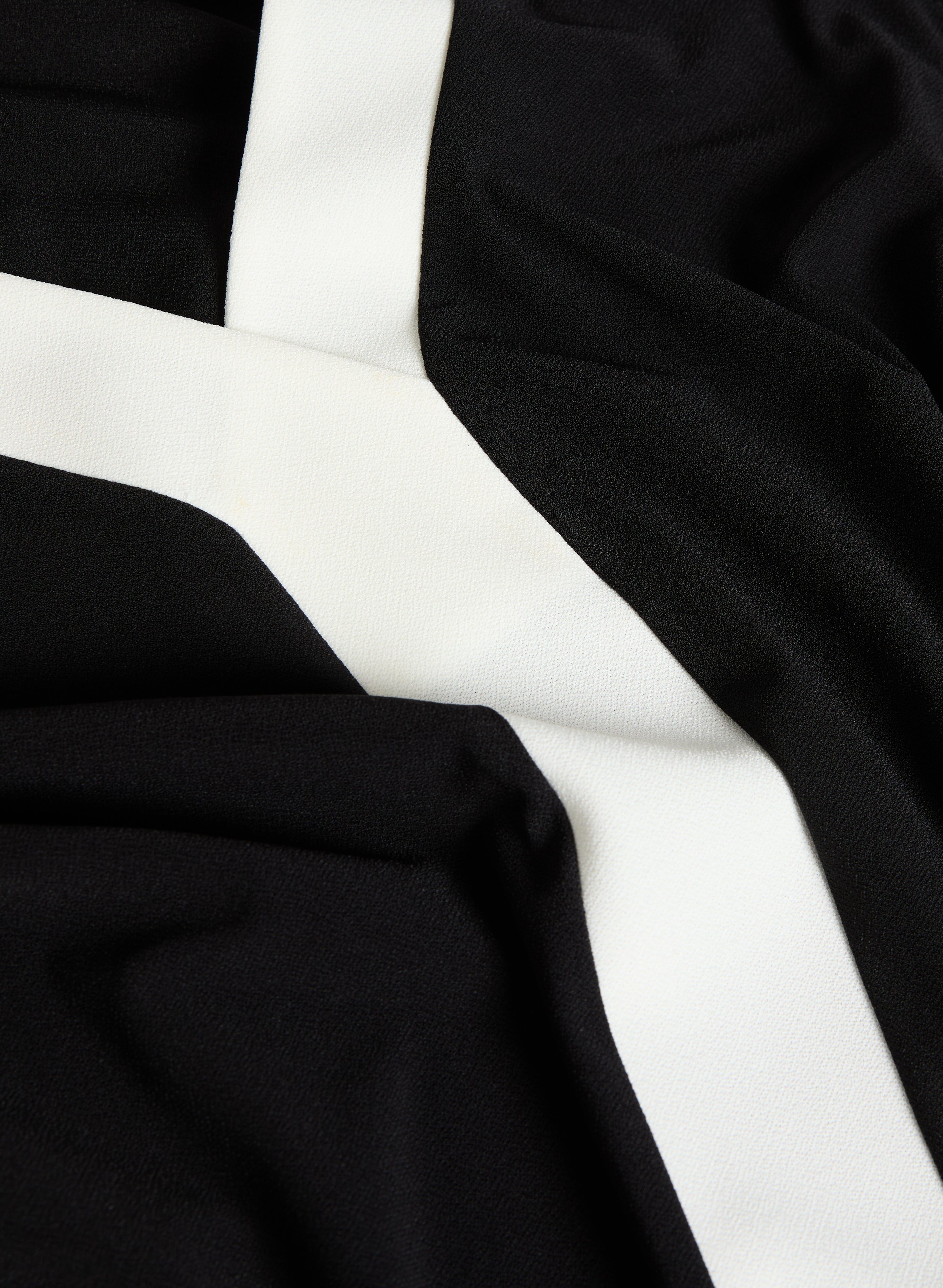 Stylish Contrast Trim T-Shirt for Women - Trendy Casual & Layering Essential - Perfect for Everyday Wear, Outings & Fashionable Outfits