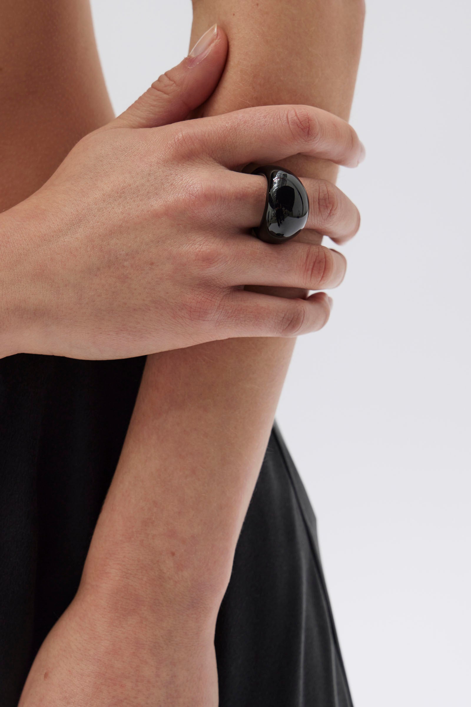 Ayllón Somni Ring Nero - Stylish and Comfortable Sleep Ring for Better Rest | Perfect for Travel, Relaxation, and Stress Relief