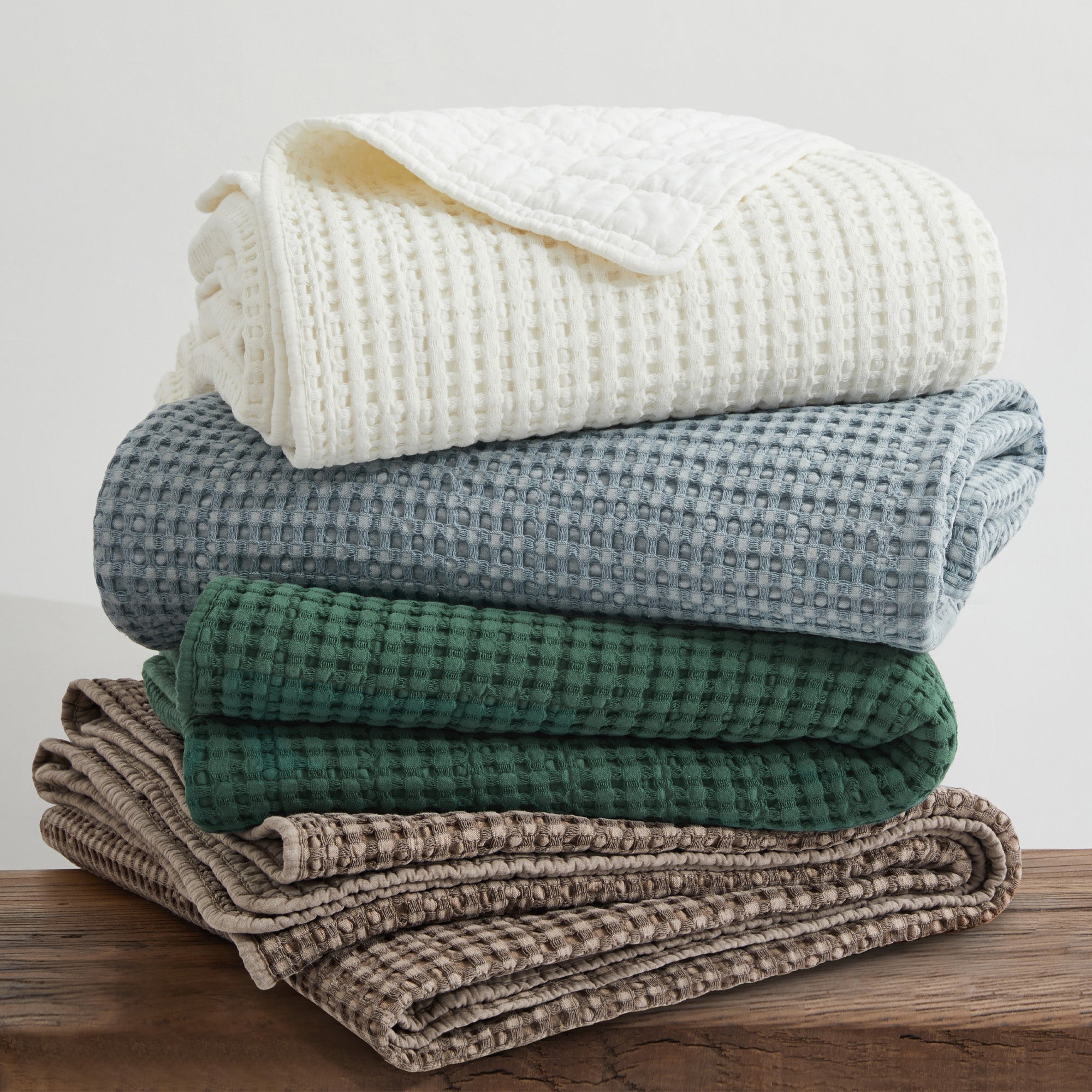 Luxury Mills Waffle Quilt Set - Ultra Soft Bedding Collection for Queen/King Size Beds - Perfect for Cozy Bedrooms, Guest Rooms & Hotel Stays