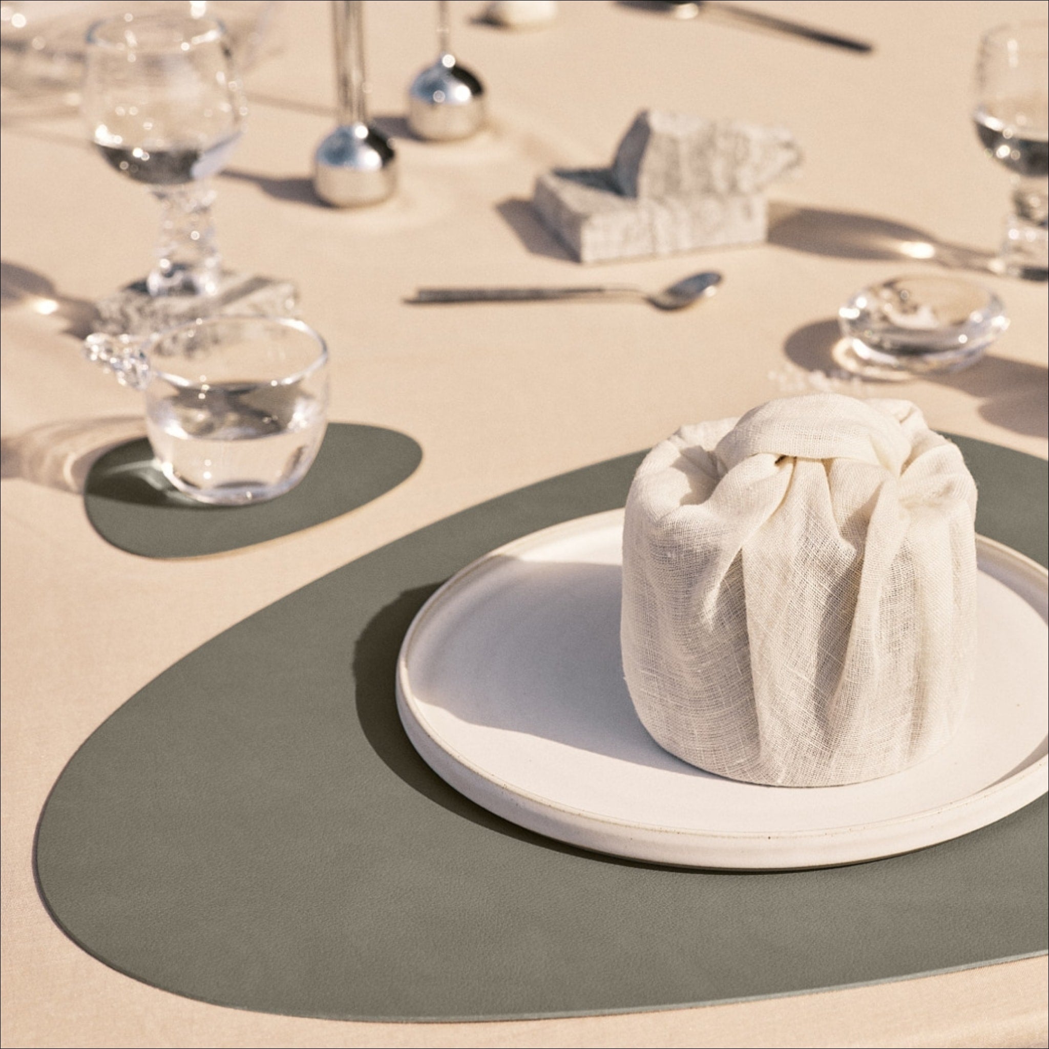 LIND DNA Nupo Curve Table Placemat Large - Flint Grey Non-Slip Dining Mat for Kitchen, Restaurant & Outdoor Use