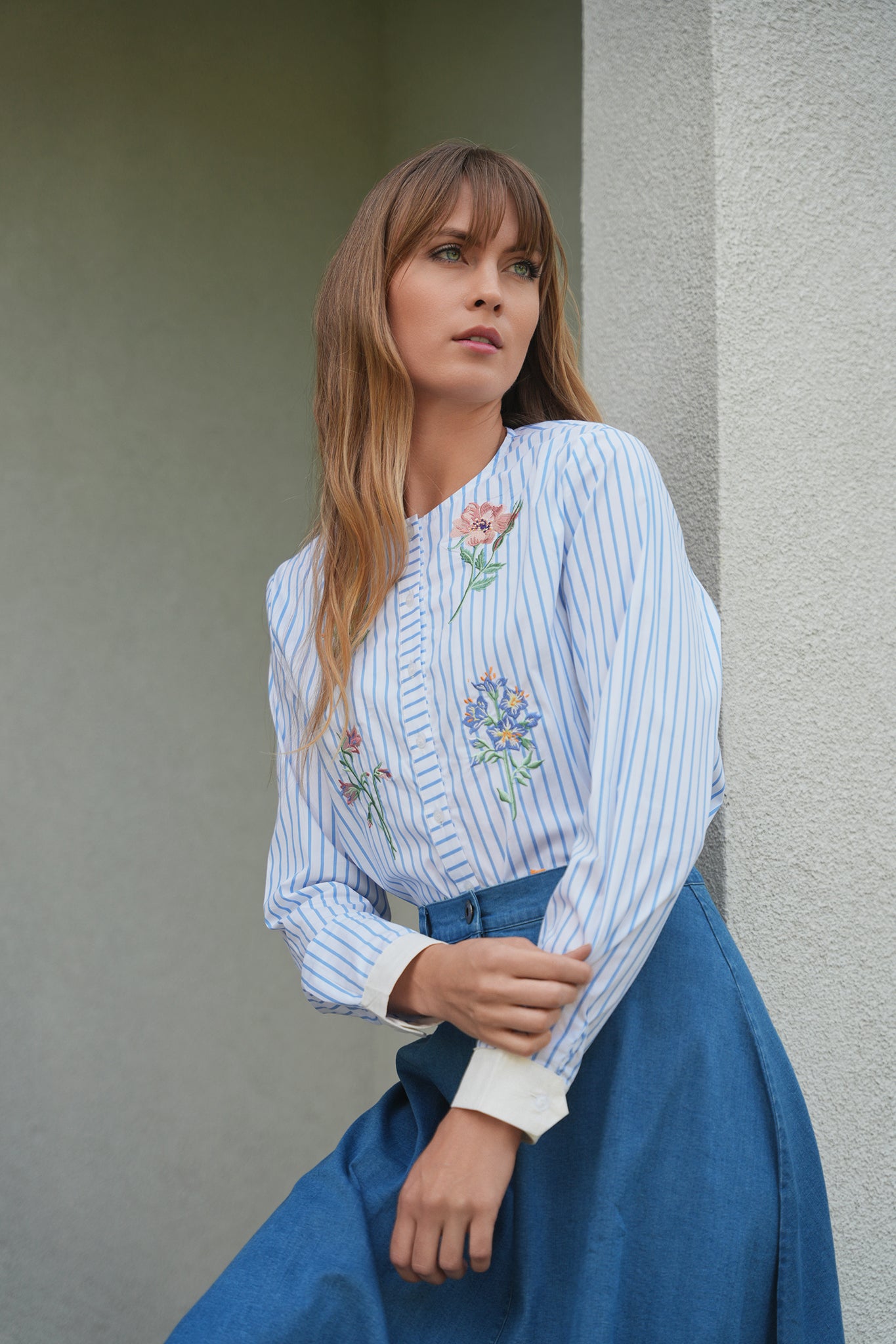 Stylish Embroidered Striped Blouse for Women - Fashionable Casual & Office Wear - Perfect for Spring/Summer Outfits & Special Occasions